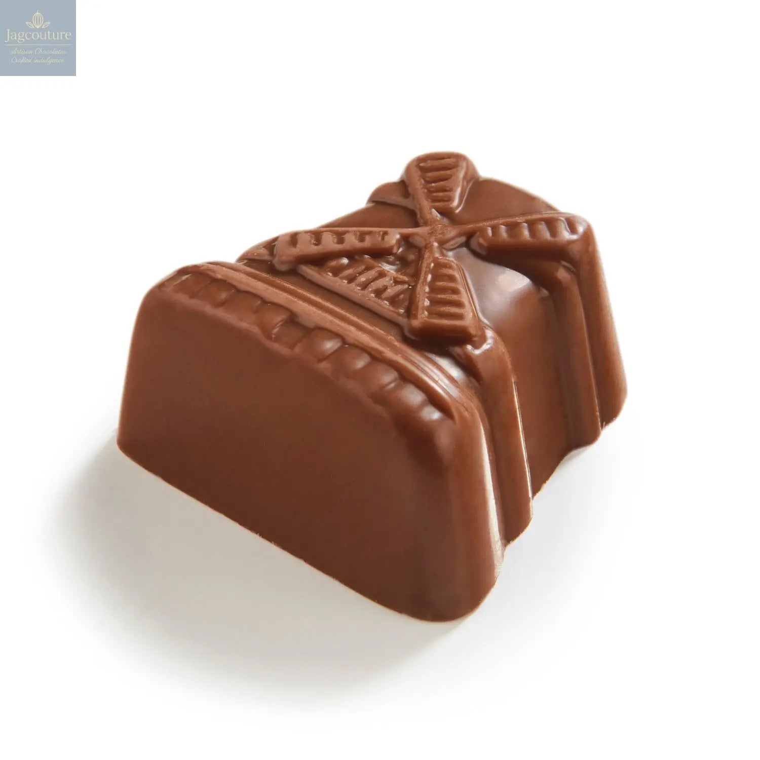 Beatrix - praline with brésilienne 15.7g - Jag Couture Chocolates