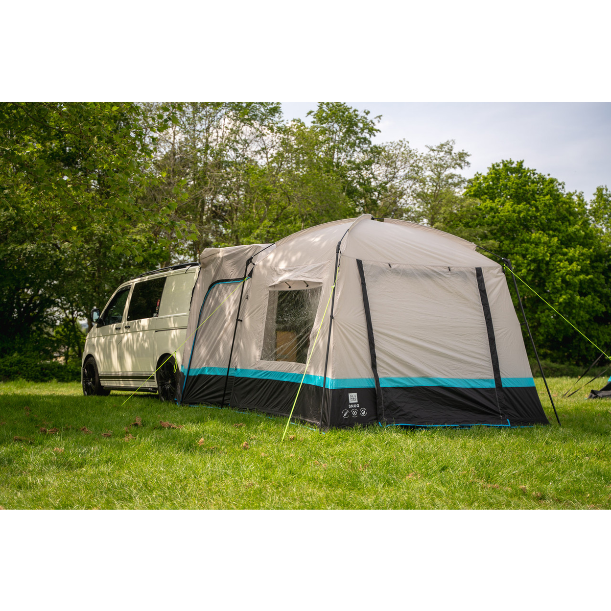 Snug Poled Tailgate Awning (Poled )