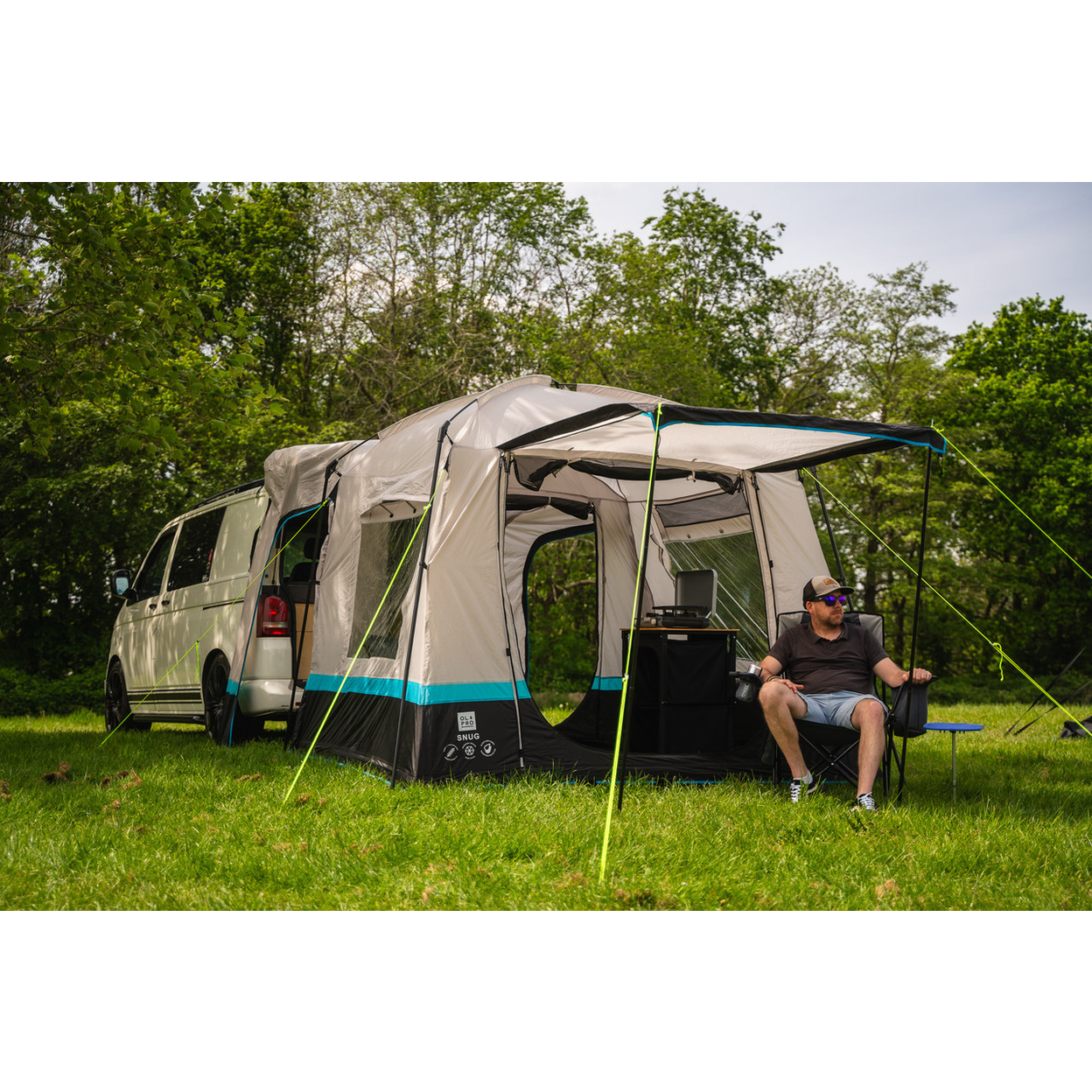 Snug Poled Tailgate Awning (Poled )