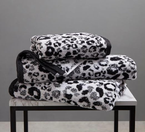 Fusion - Black Animal Print Bath Towel (70 x 130cm) - 100% Cotton - Cheetah/Leopard Paw Print - Safari Zoo Animal Towel