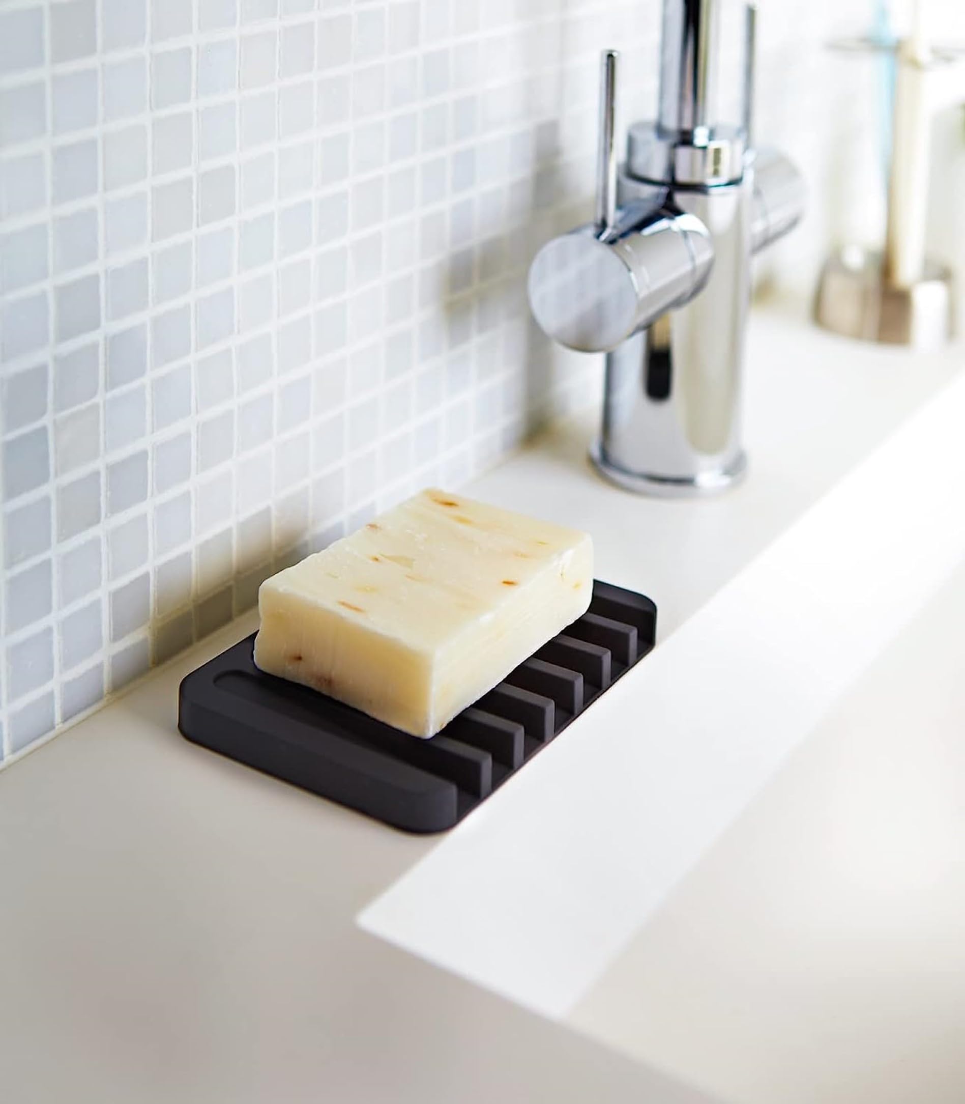 Flexible Silicone Soap Dish - Bathroom Organizer, Water Tray Stand, Non-Slip Box, Drainable Saver Pad for Shower, Kitchen - Black
