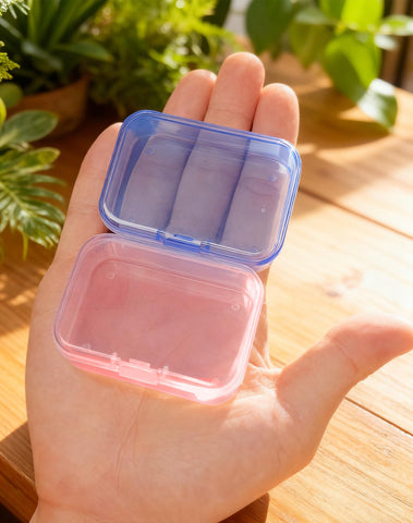 LJY Small Plastic Boxes, 30 Pack, 15 Blue and 15 Pink, 6.5 x 4.5 x 2 cm
