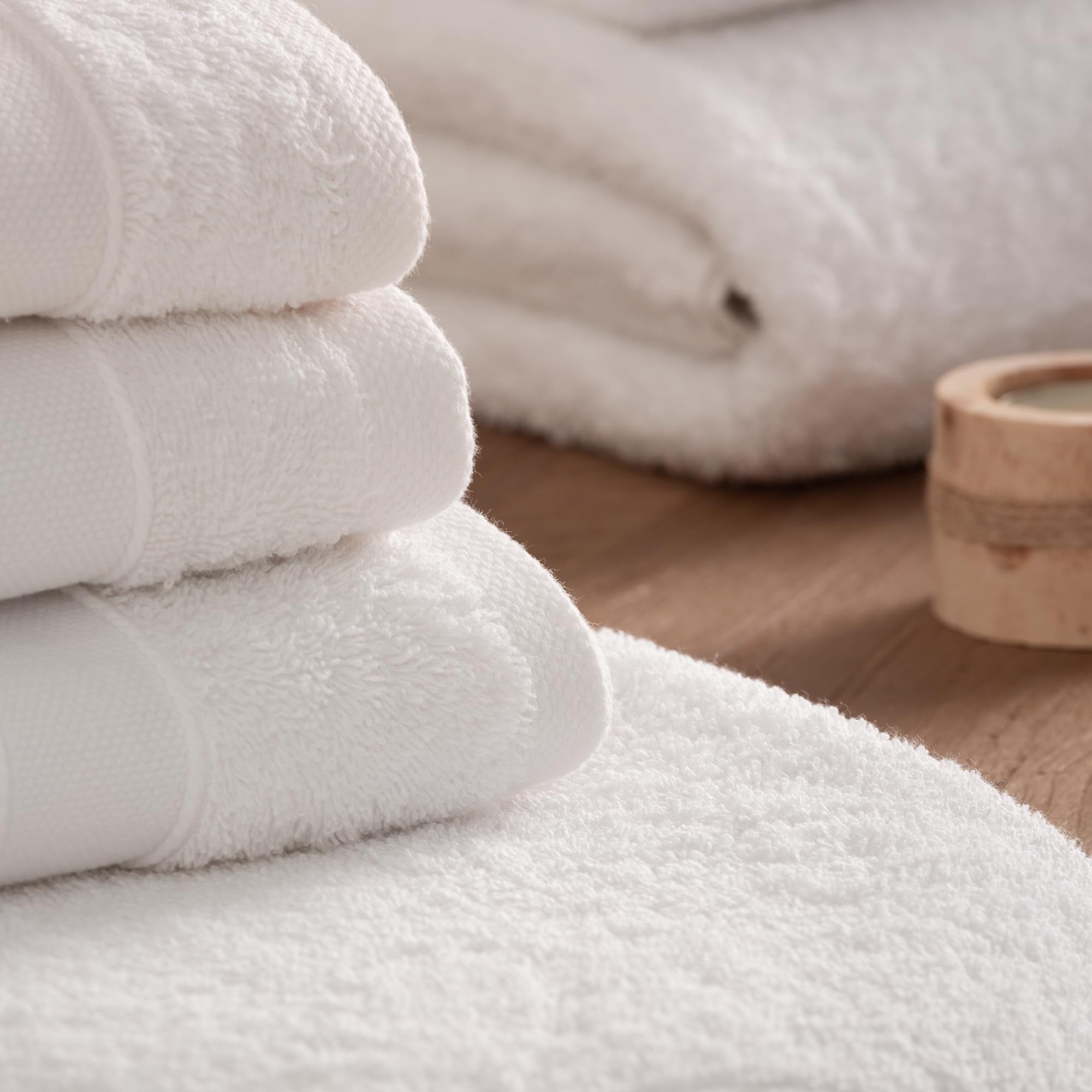 Todocama - Set of 8 Bath Towels 100% Cotton (550 GSM) Extra Soft, High Absorbent and Quick Drying, 2 Bath Towels, 2 Hand and 4 Face Towels (White)