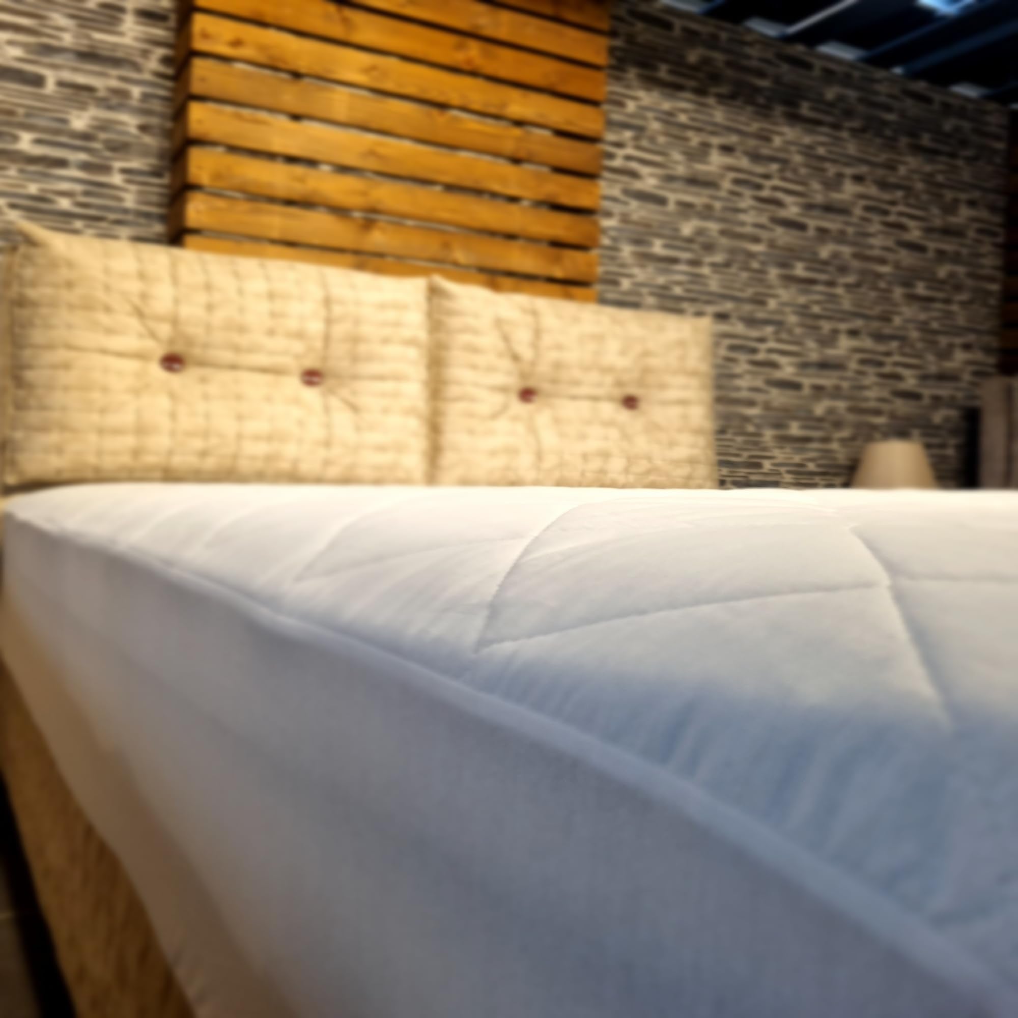 Cotton Mattress Protector, Waterproof, Quilted with Anti-Allergic, Anti Dust Mite, Soft and Quiet, Breathable (White, 140 x 200 cm)