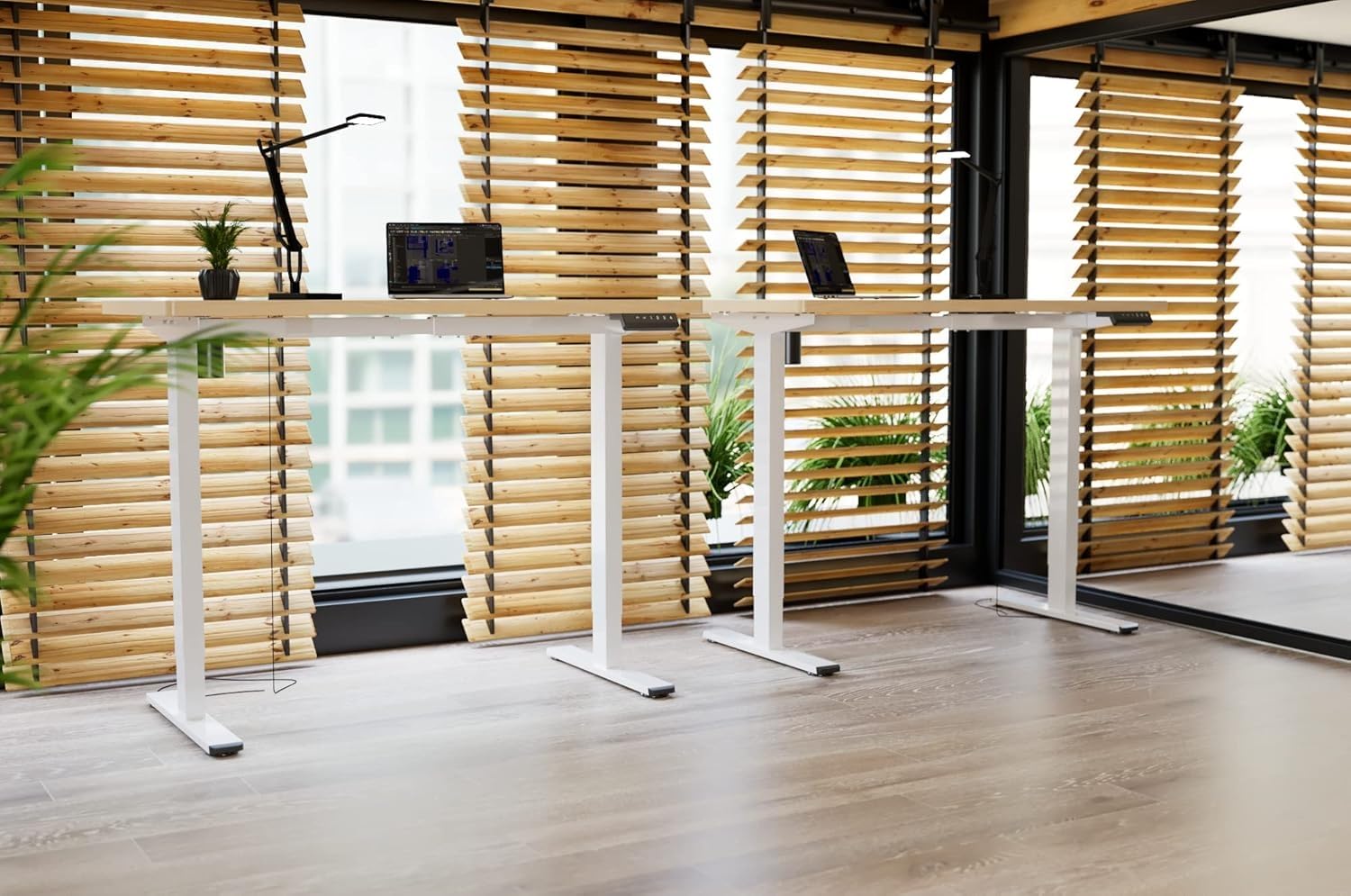 FLEXISPOT 140 x 60 cm Electric Standing Desk, Sit Stand Table Height Adjustable Desk with Backpack Hook and Memory Smart Pannel