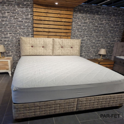 Cotton Mattress Protector, Waterproof, Quilted with Anti-Allergic, Anti Dust Mite, Soft and Quiet, Breathable (White, 140 x 200 cm)