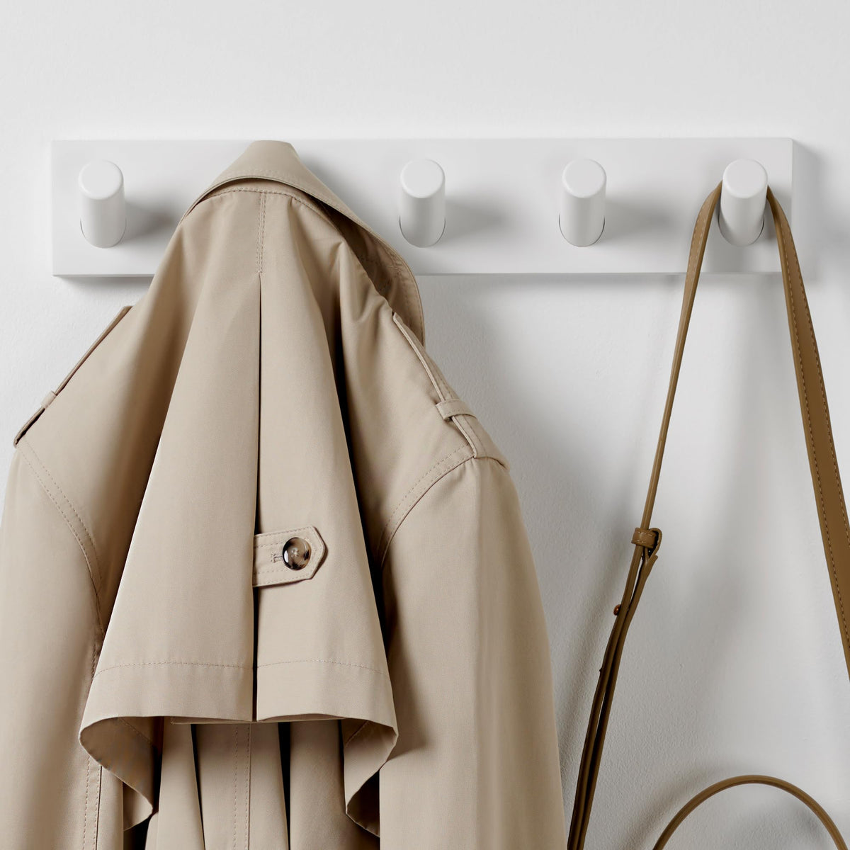 LARHN White Wall-Mounted Coat Rack - 5 Coat Hooks, 42cm