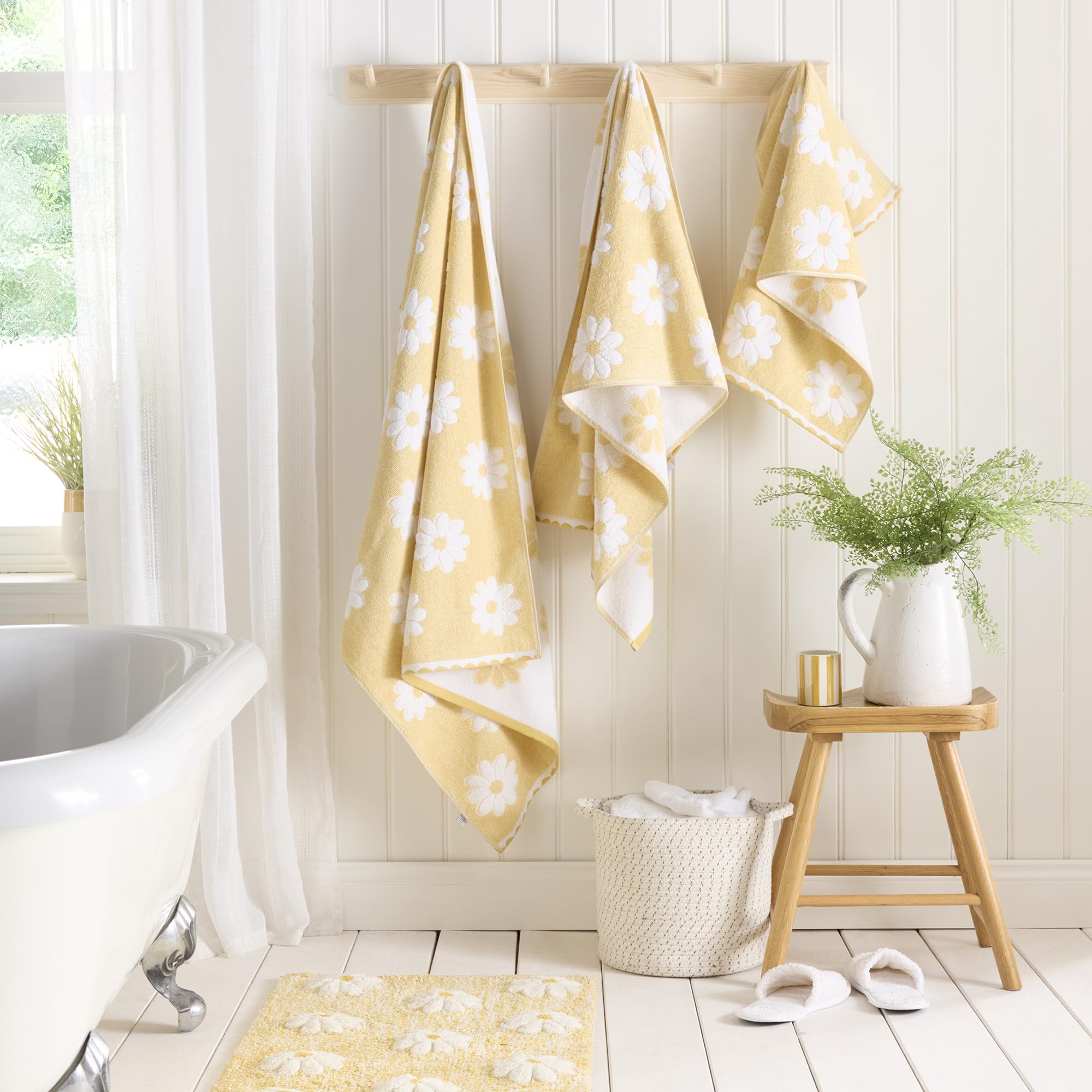 Dreams & Drapes Daisy Floral Bath Towel Ochre – Soft Absorbent Cotton Bathroom Towel with Floral Print, Quick-Dry