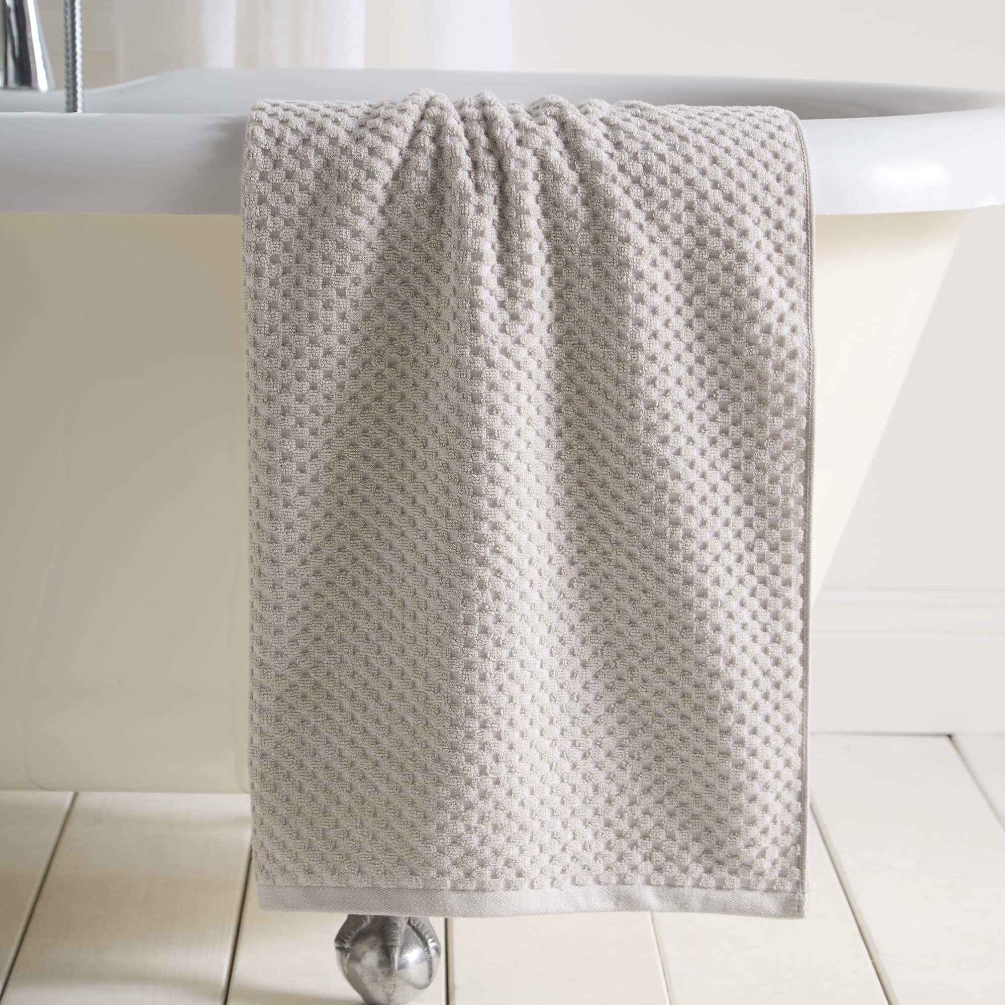 Dreams & Drapes Popcorn Check Bath Towel Natural – Soft Absorbent 100% Cotton Jacquard Textured Bathroom Towel, Quick‑Dry