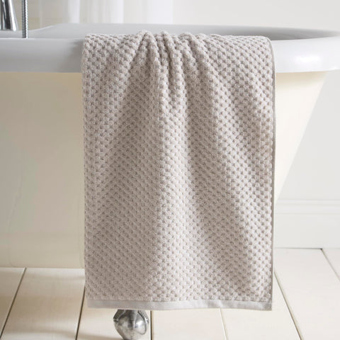 Dreams & Drapes Popcorn Check Bath Towel Natural – Soft Absorbent 100% Cotton Jacquard Textured Bathroom Towel, Quick‑Dry