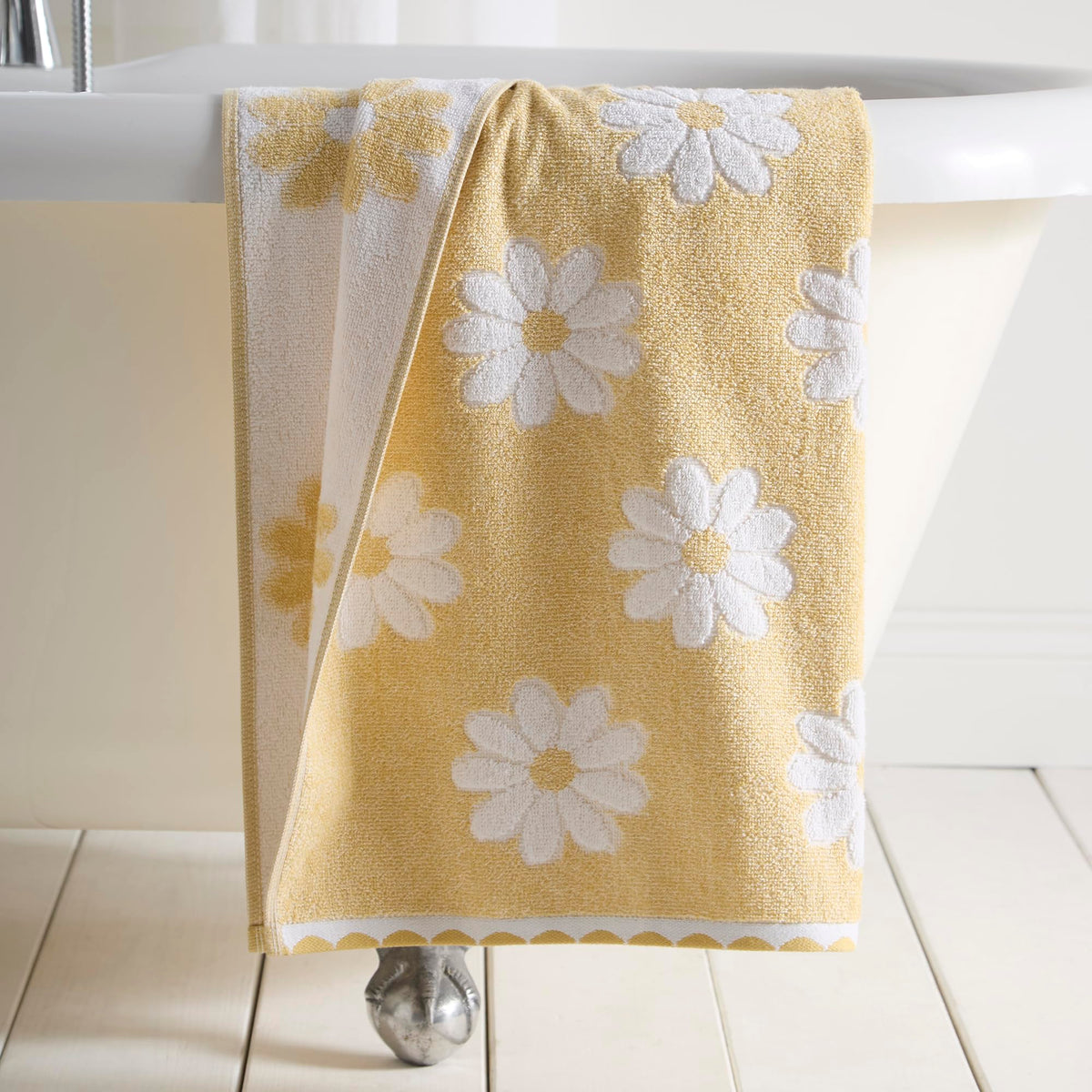 Dreams & Drapes Daisy Floral Bath Towel Ochre – Soft Absorbent Cotton Bathroom Towel with Floral Print, Quick-Dry