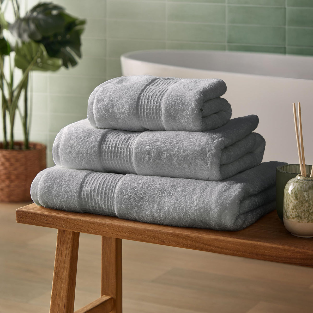Silentnight Luxury Cotton Bath Towel - Luxuriously Soft & Super Absorbent Deep Pile Towel - 100% Cotton BCI - Textured Waffle Border Bath Towel