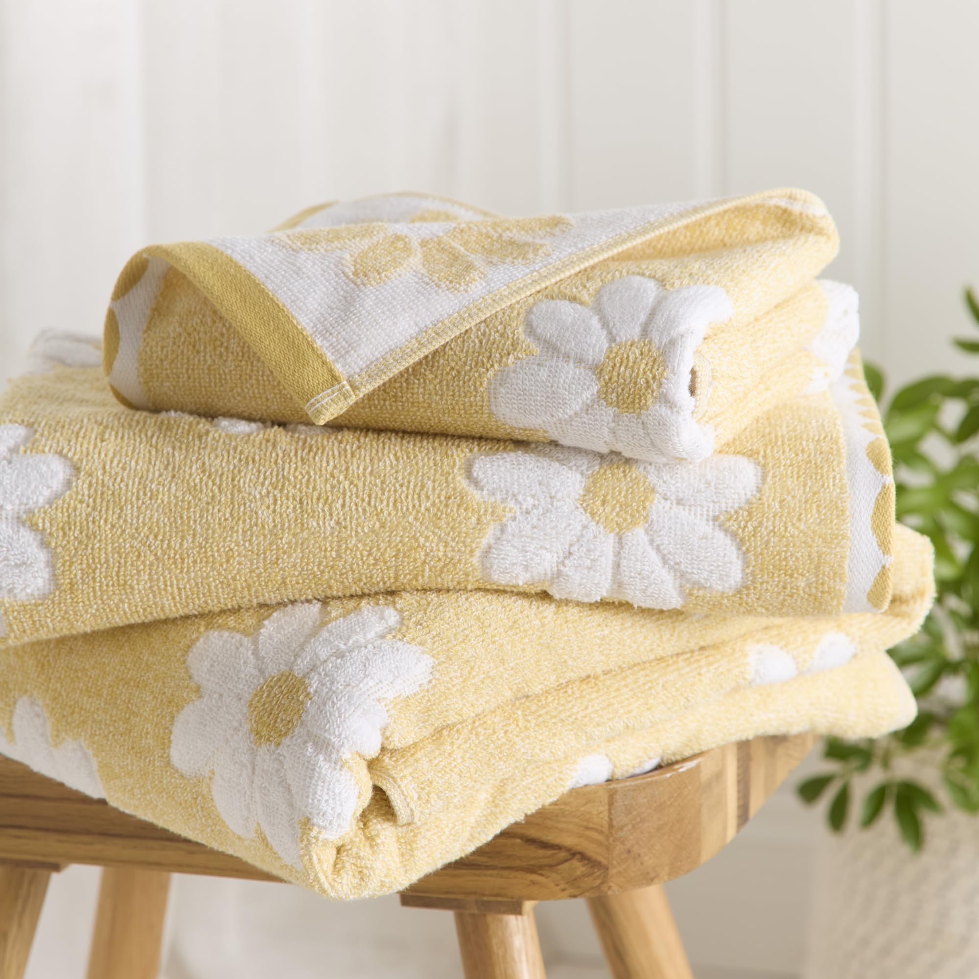Dreams & Drapes Daisy Floral Bath Sheet Ochre – Large Soft Absorbent 100% Cotton Jacquard Floral Bathroom Towel, Quick‑Dry