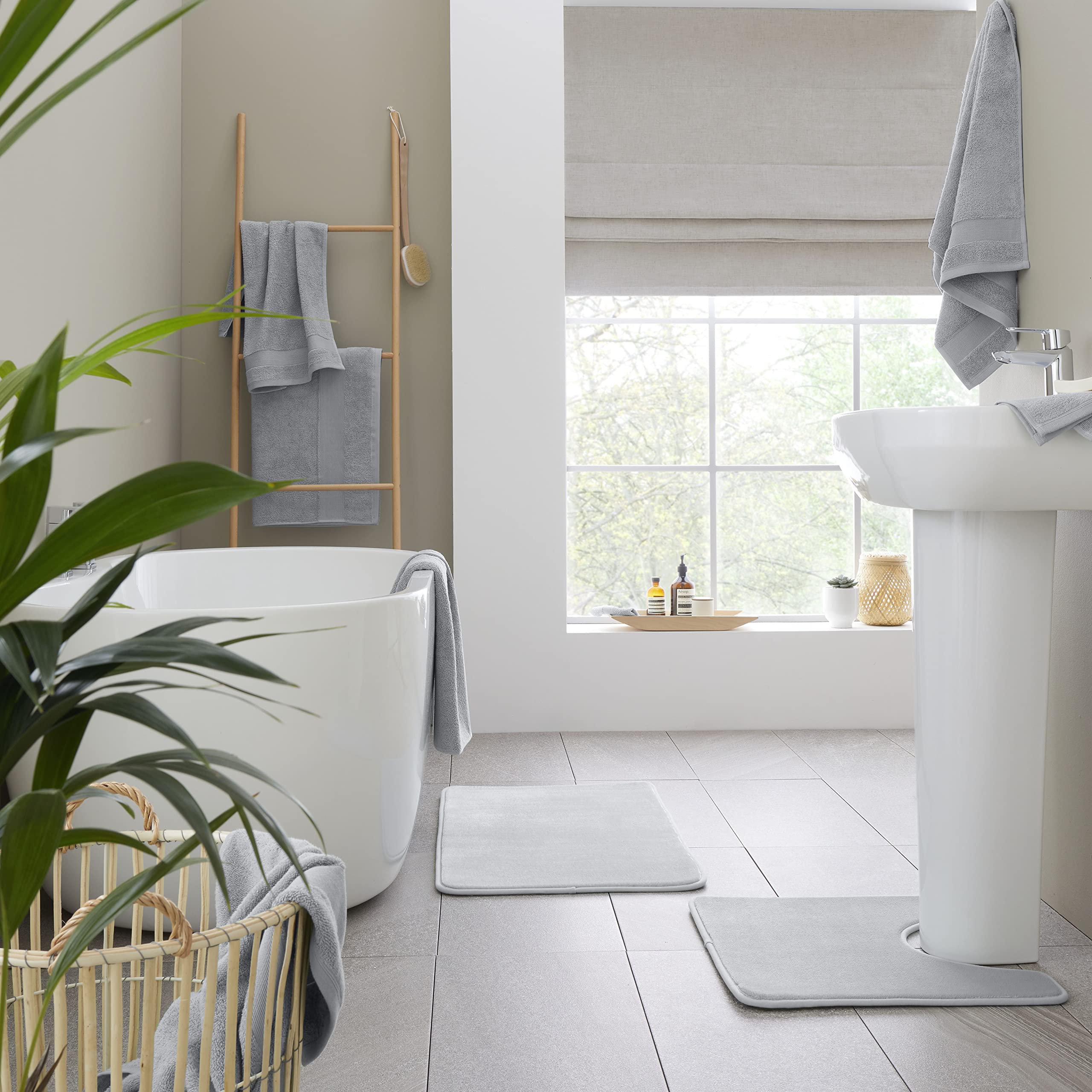 Catherine Lansfield Bathroom Anti Bacterial 500 gsm Soft & Absorbent Cotton Bath Towel Silver Grey
