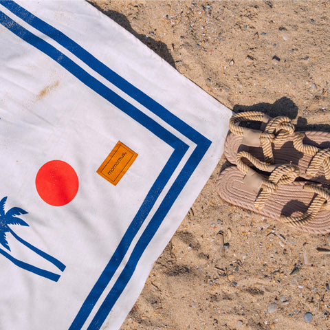MOMOMUS Large Beach Towel, 210 x 230 cm, Thin and Light, Palm Trees