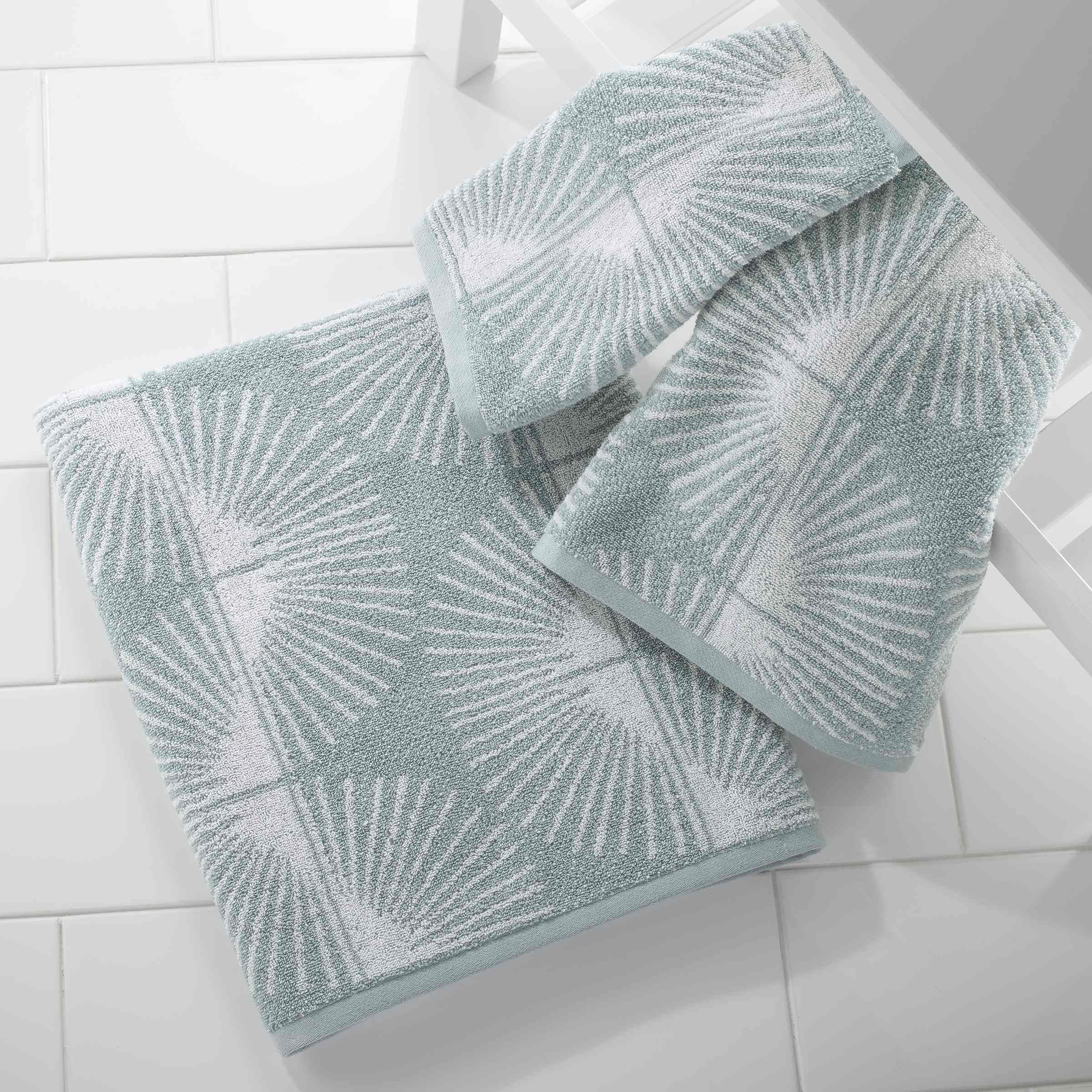 Nicole Miller - Hand Towels, Soft & Absorbent Cotton, Dorm Room Essentials, Set of 2 (Kendall Collection, Oasis)