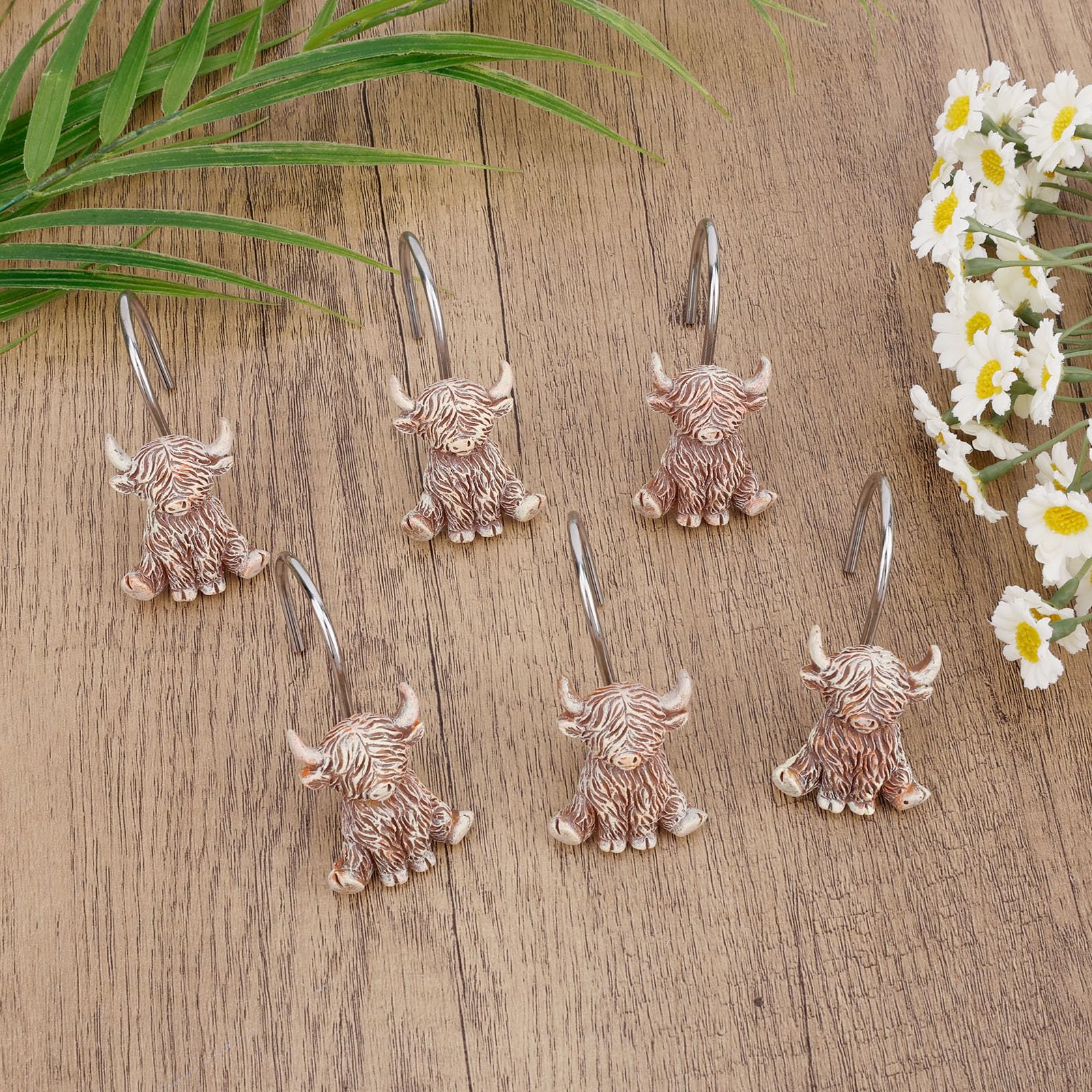Fukaisu 12pcs Highland Cow Shower Curtain Hooks, Rustic Western Highland Cow Bathroom Shower Curtain Hooks Cute Resin Hangers Suitable for Bathroom
