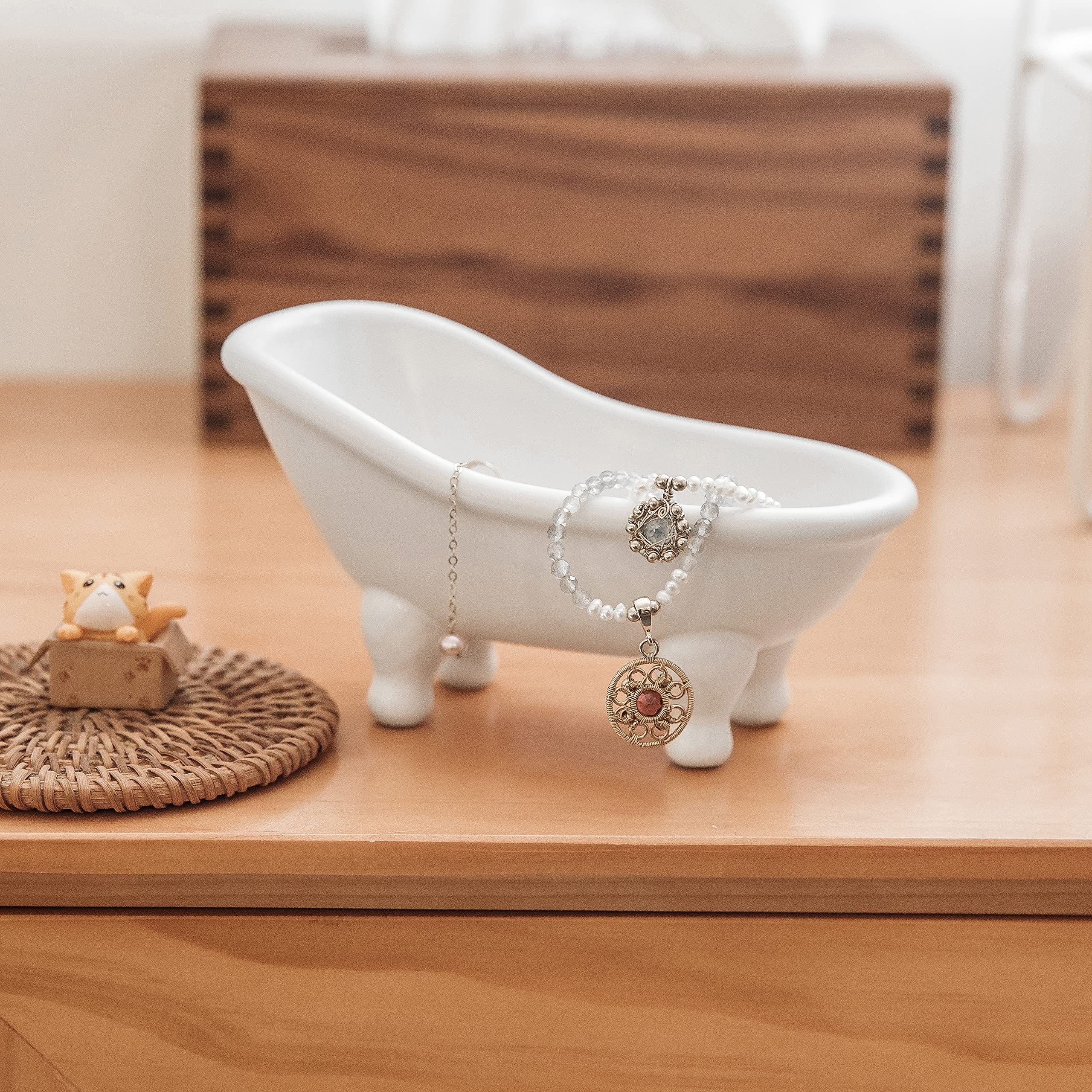 1piece 5.6" White Ceramic Mini Bathtub Soap Dish Small Planter Makeup Organizer Container Hamster Bathtub(White)
