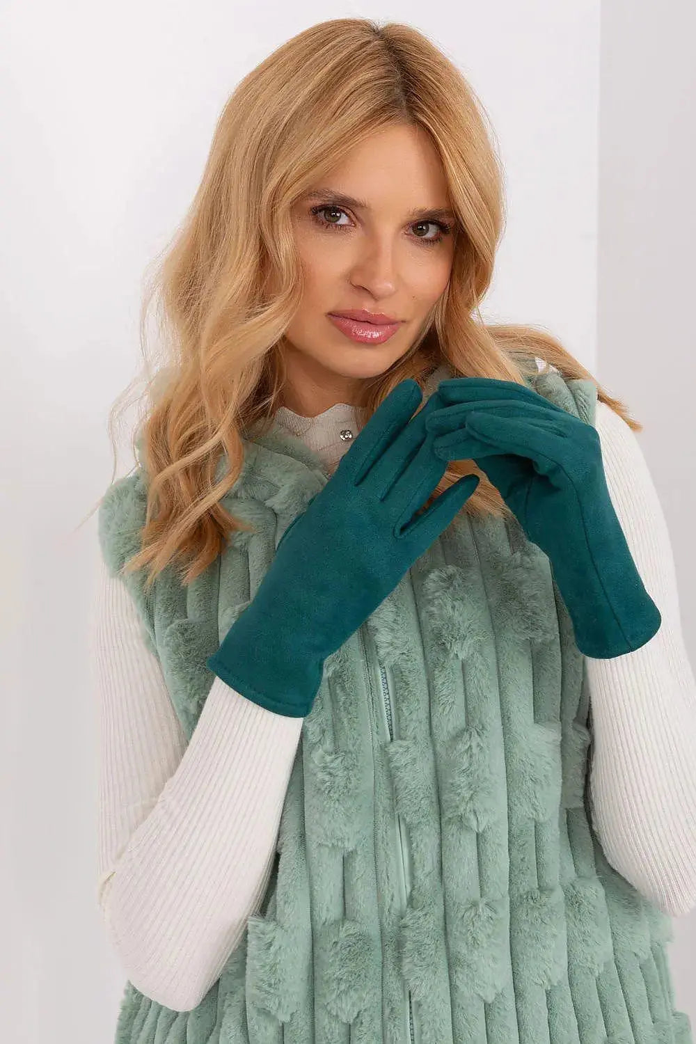 AT Sleek Insulated Gloves with Embroidered Touchscreen Access