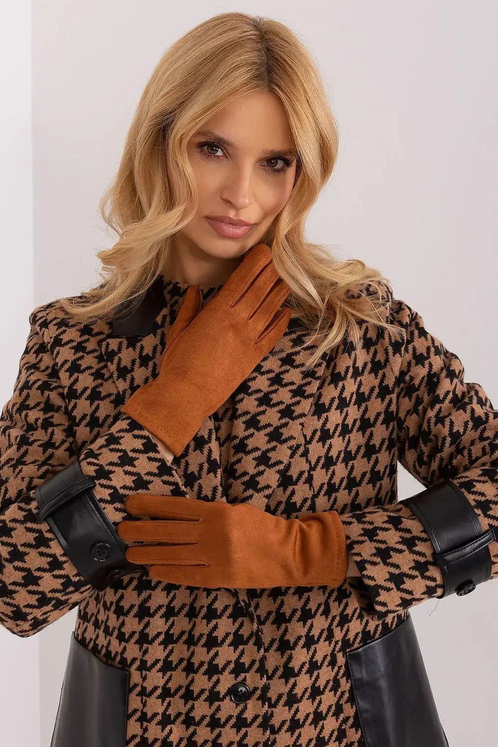 AT Sleek Insulated Gloves with Embroidered Touchscreen Access