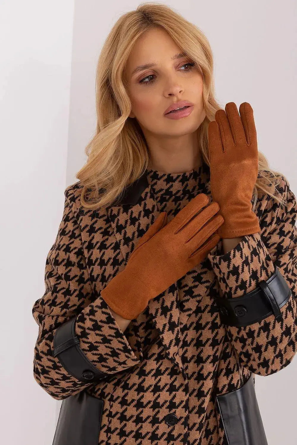 AT Sleek Insulated Gloves with Embroidered Touchscreen Access