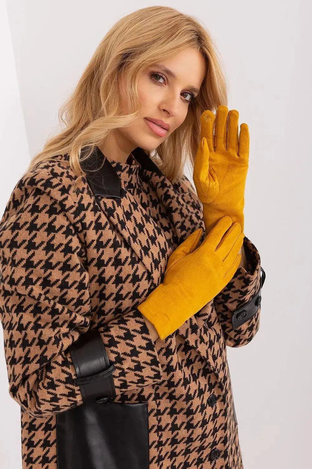 AT Sleek Insulated Gloves with Embroidered Touchscreen Access