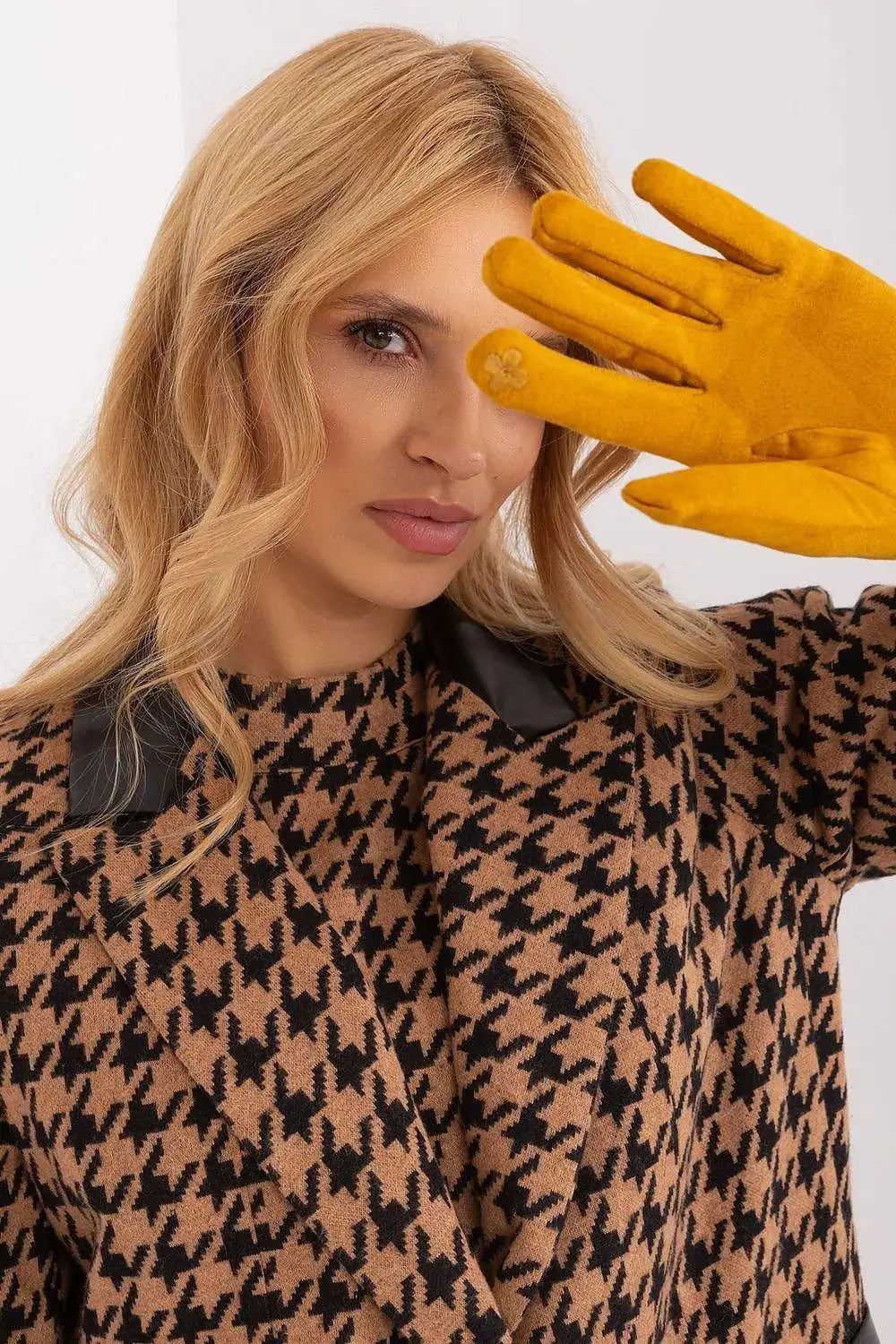 AT Sleek Insulated Gloves with Embroidered Touchscreen Access
