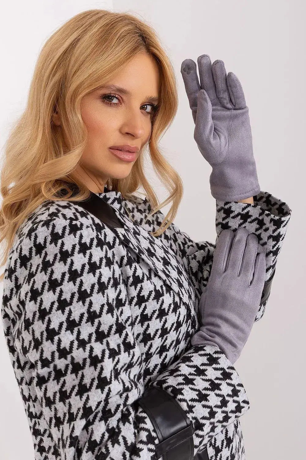 AT Sleek Insulated Gloves with Embroidered Touchscreen Access