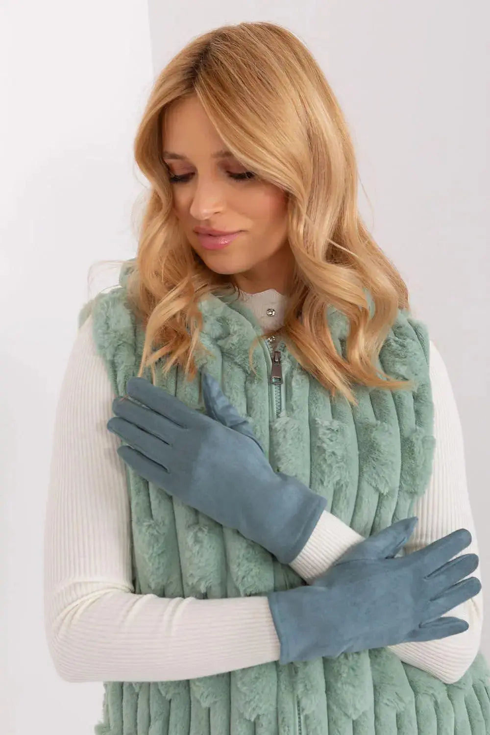 AT Sleek Insulated Gloves with Embroidered Touchscreen Access