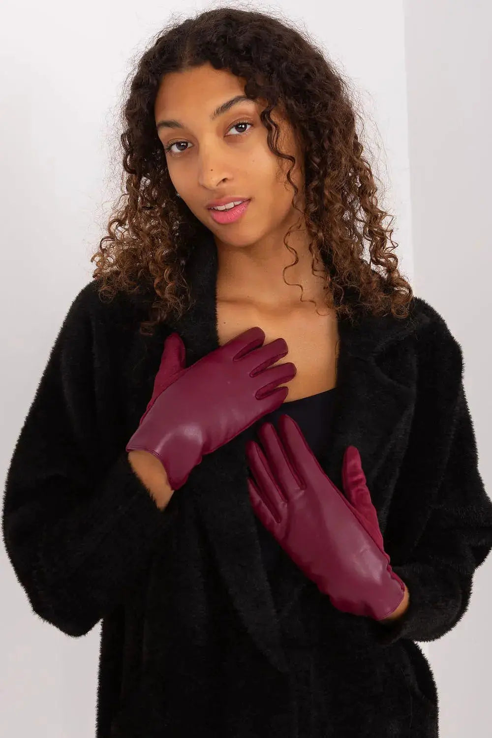 AT Fashionable Women’s Gloves with Phone-Friendly Embroidery