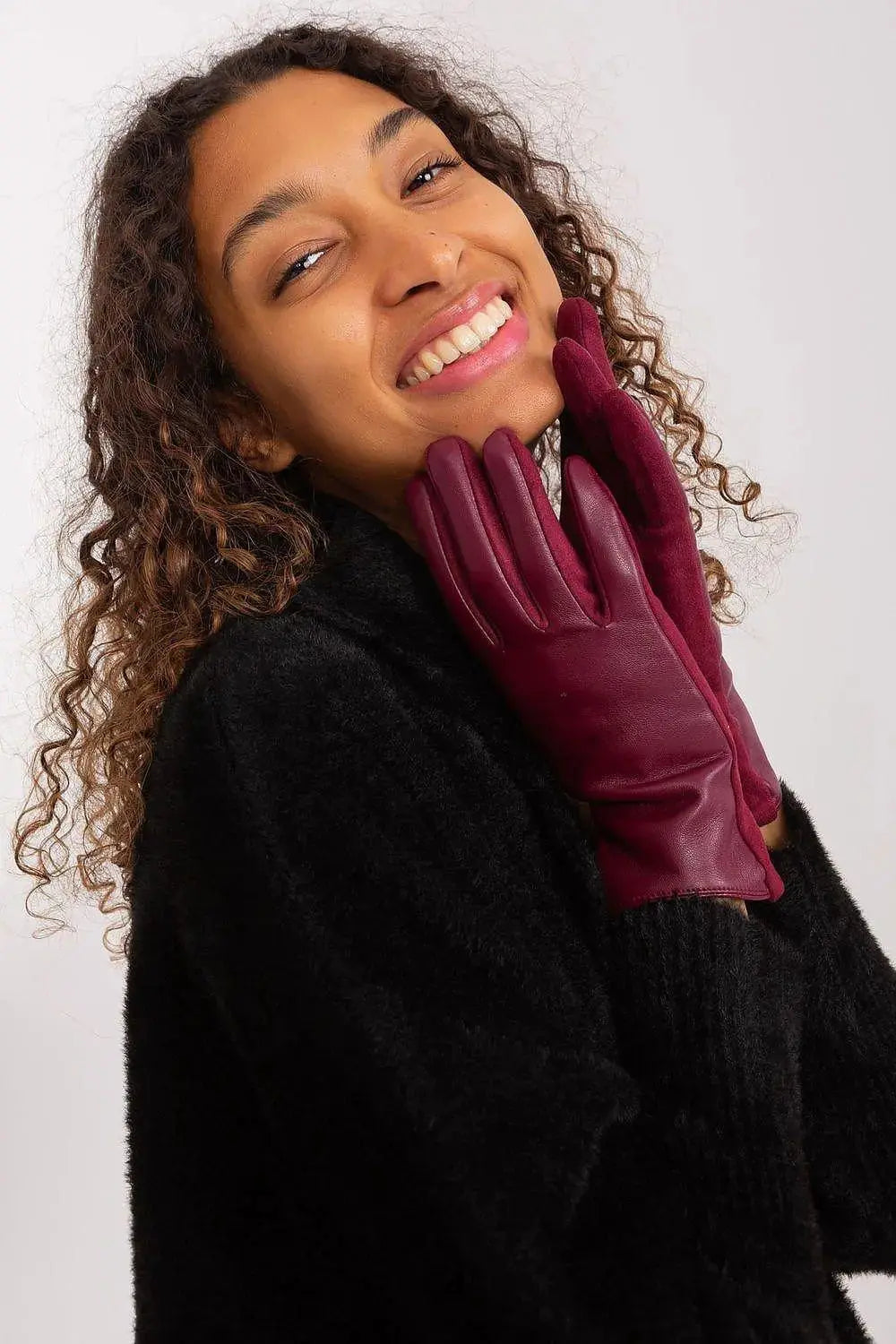 AT Fashionable Women’s Gloves with Phone-Friendly Embroidery