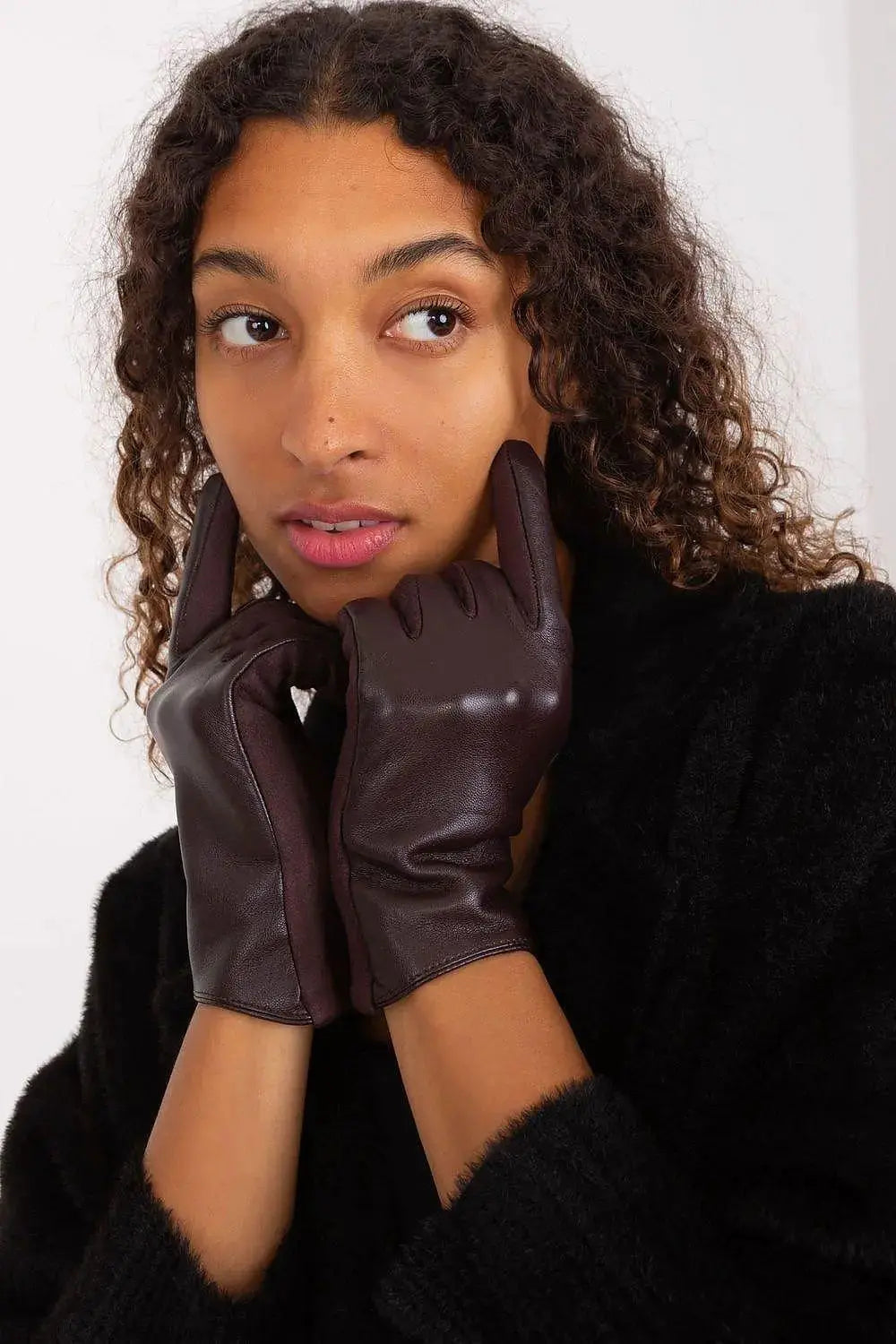AT Fashionable Women’s Gloves with Phone-Friendly Embroidery