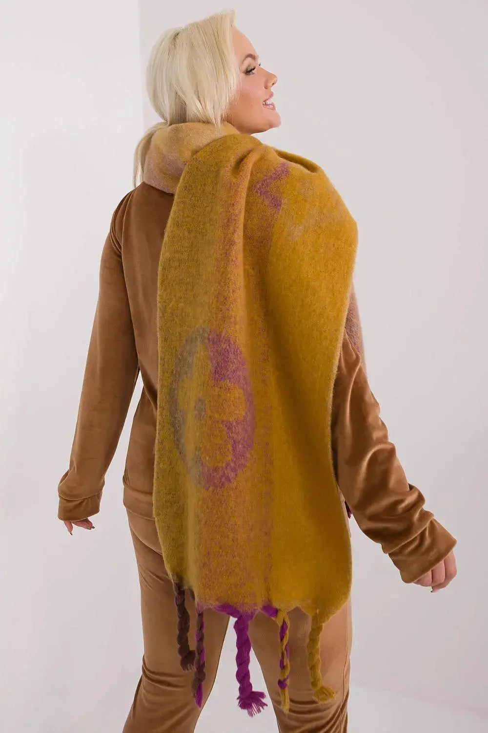 Decorative Stripe Scarf – Soft, Stylish & Cold-Weather Ready