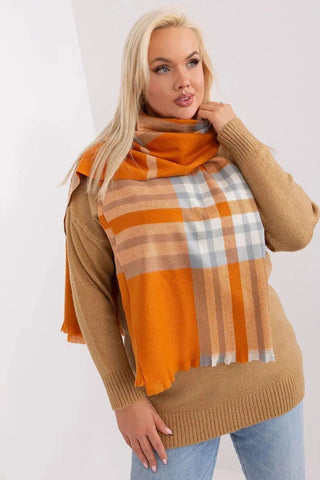 Versatile Check Scarf – Add Warmth and Style to Your Cold-Weather Wardrobe