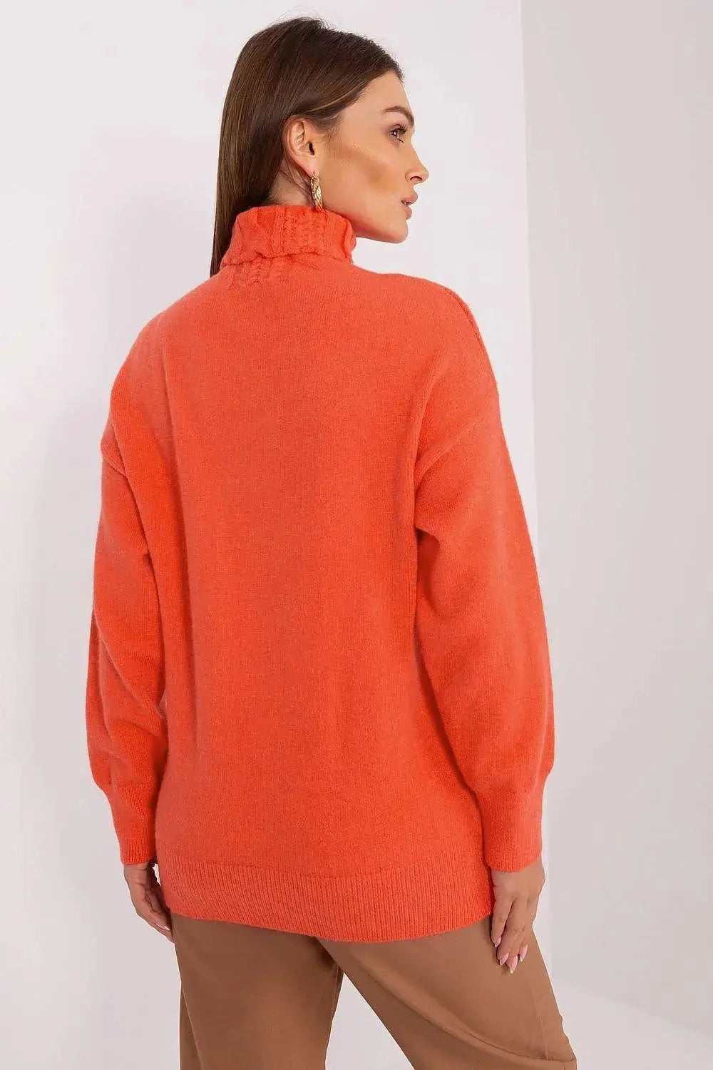 AT high-quality acrylic turtleneck sweater