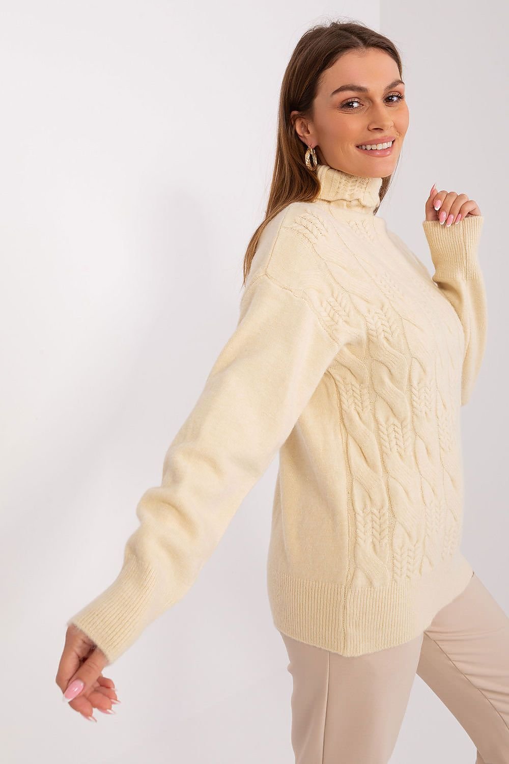 AT high-quality acrylic turtleneck sweater