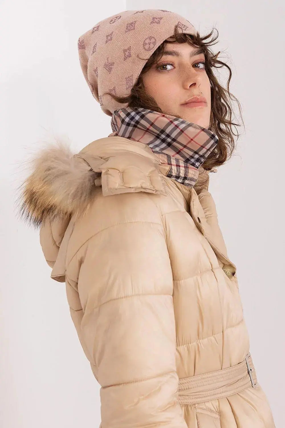 Women's Winter Beanie – Warm Cashmere Blend with Rhinestone Detail