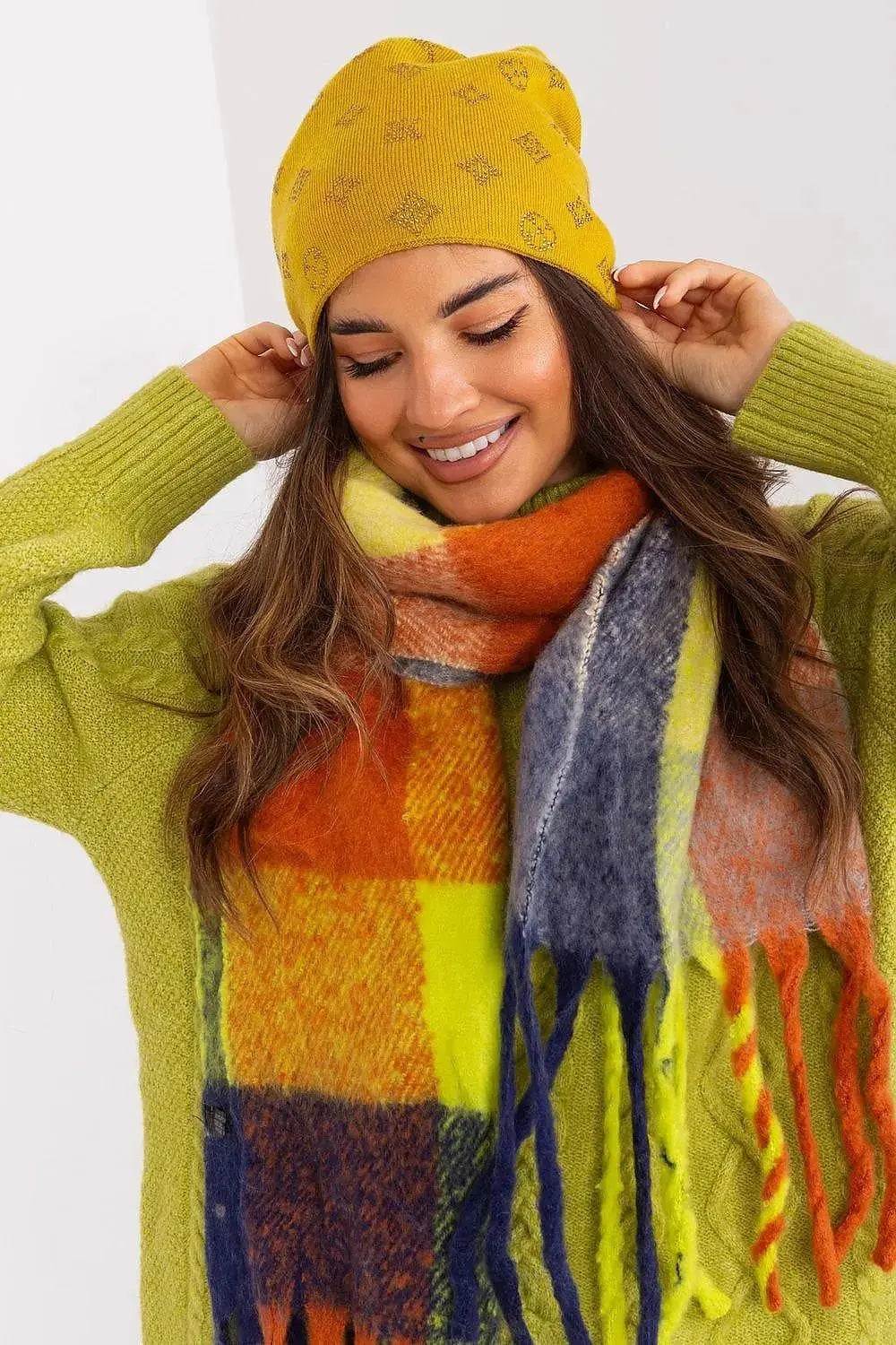 Women's Winter Beanie – Warm Cashmere Blend with Rhinestone Detail
