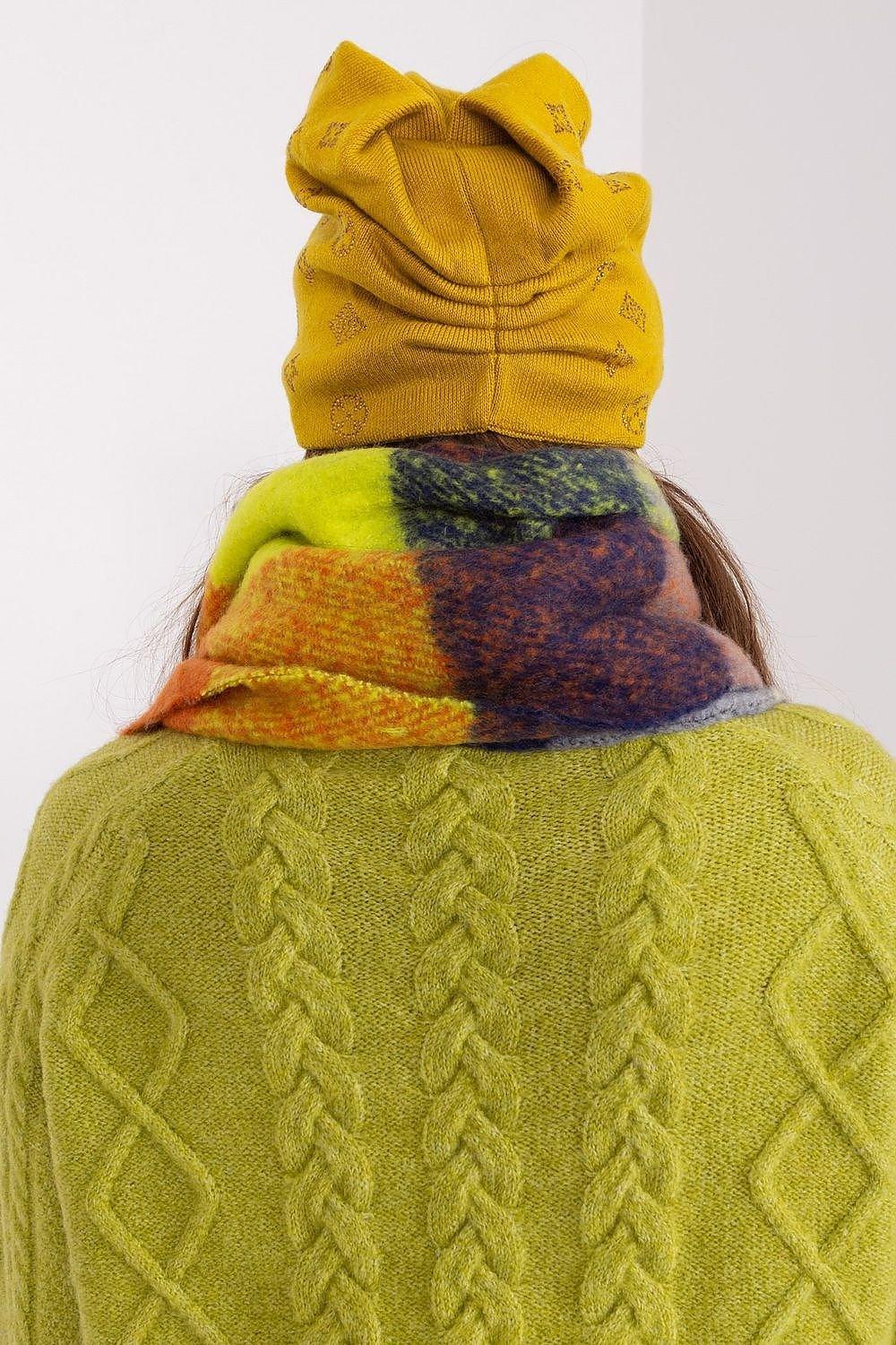 Women's Winter Beanie – Warm Cashmere Blend with Rhinestone Detail