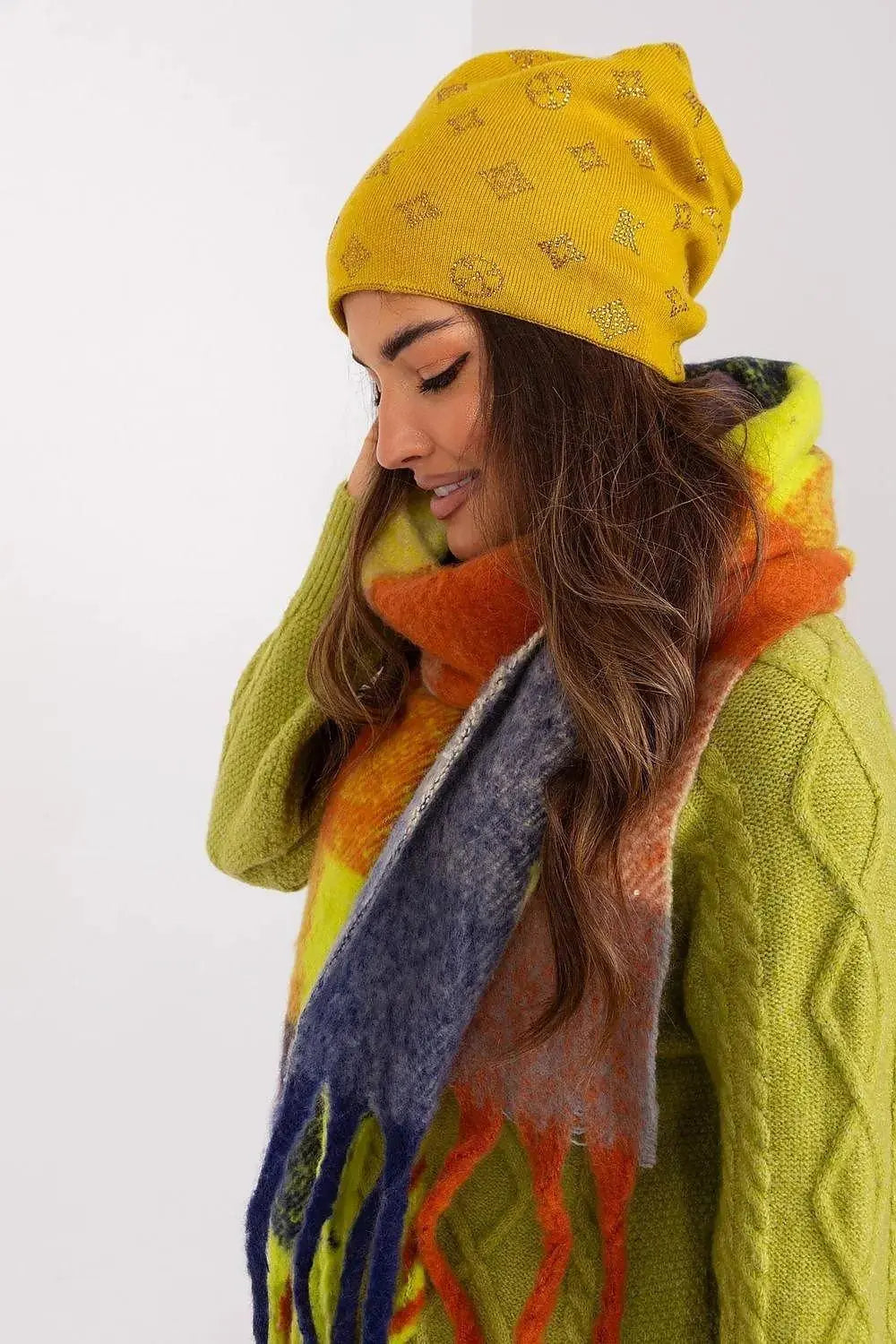 Women's Winter Beanie – Warm Cashmere Blend with Rhinestone Detail