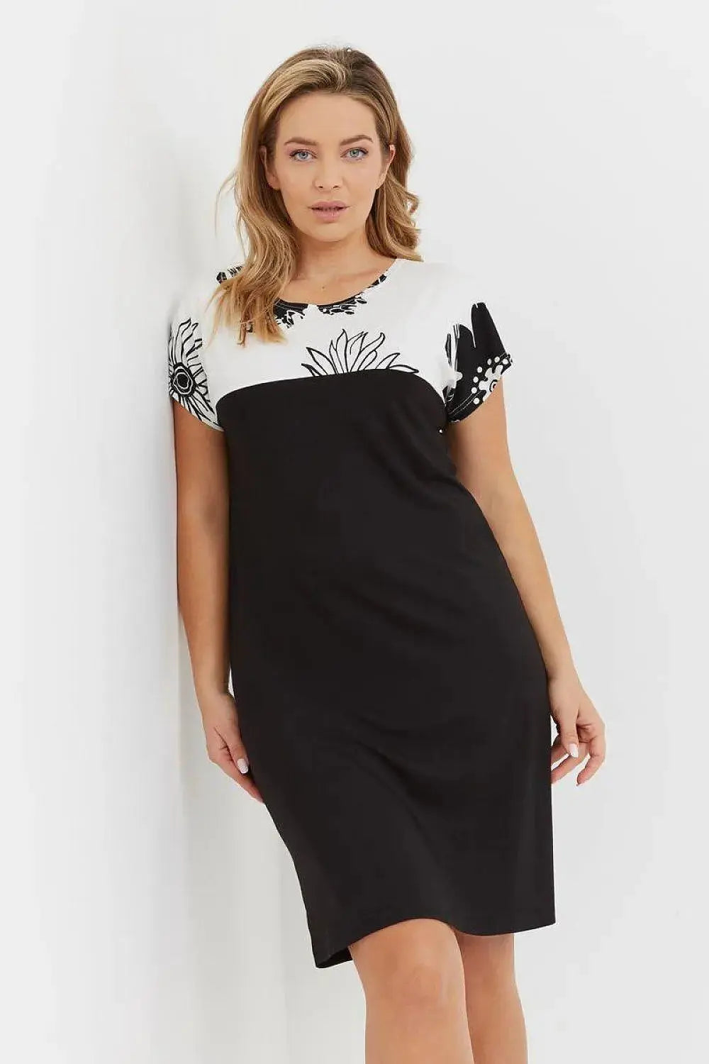De Lafense beautiful flowers light background nightgown