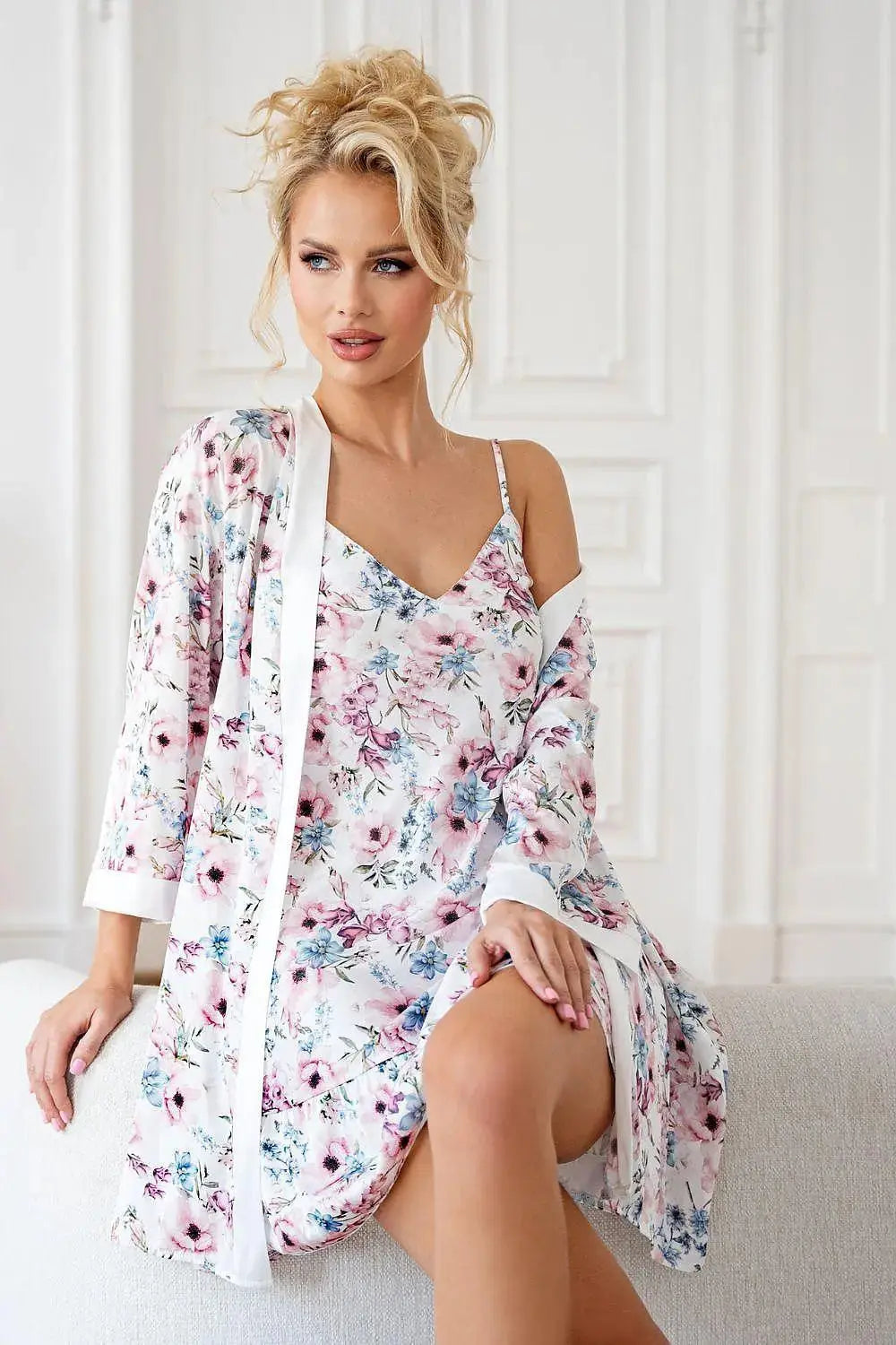 Donna shiny white satin nightgown