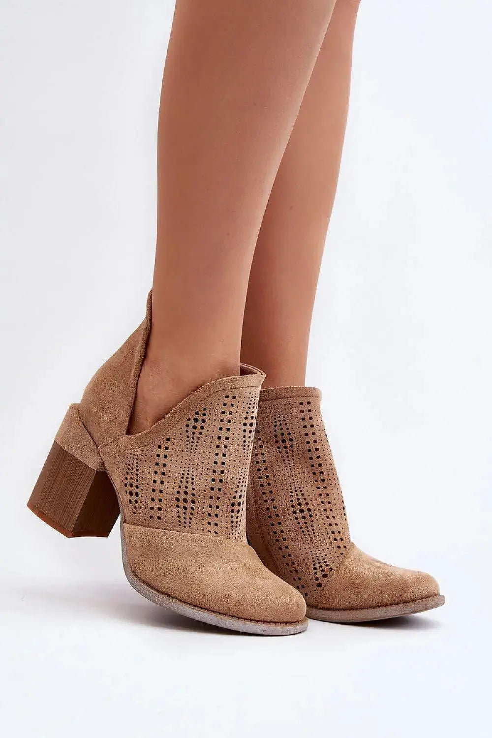 Step in style Women's boots made of eco-suede