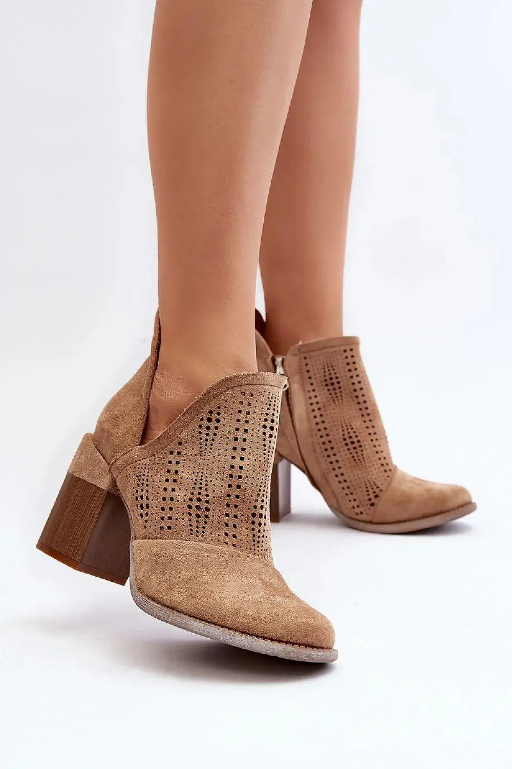 Step in style Women's boots made of eco-suede