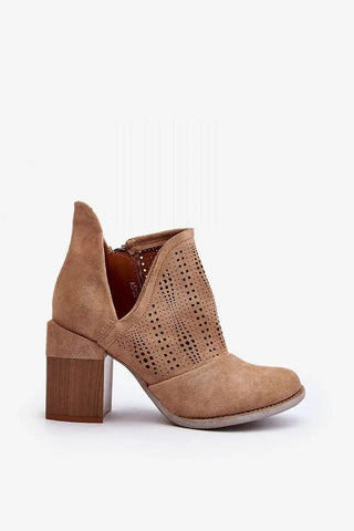 Step in style Women's boots made of eco-suede