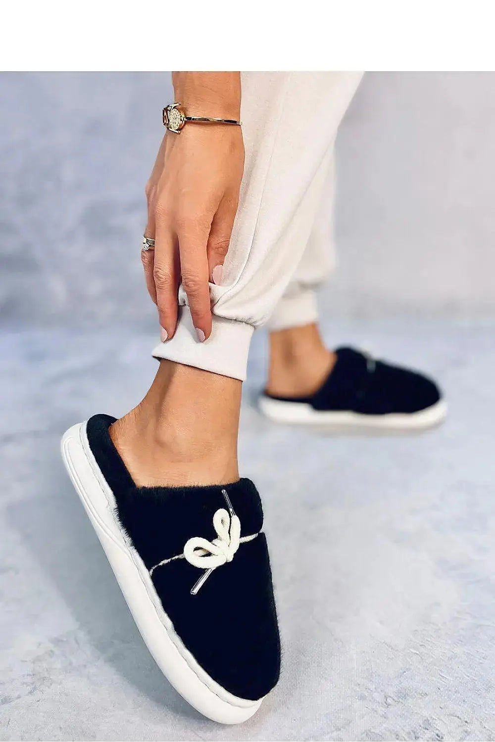 Inello Women's fur slippers with a bow