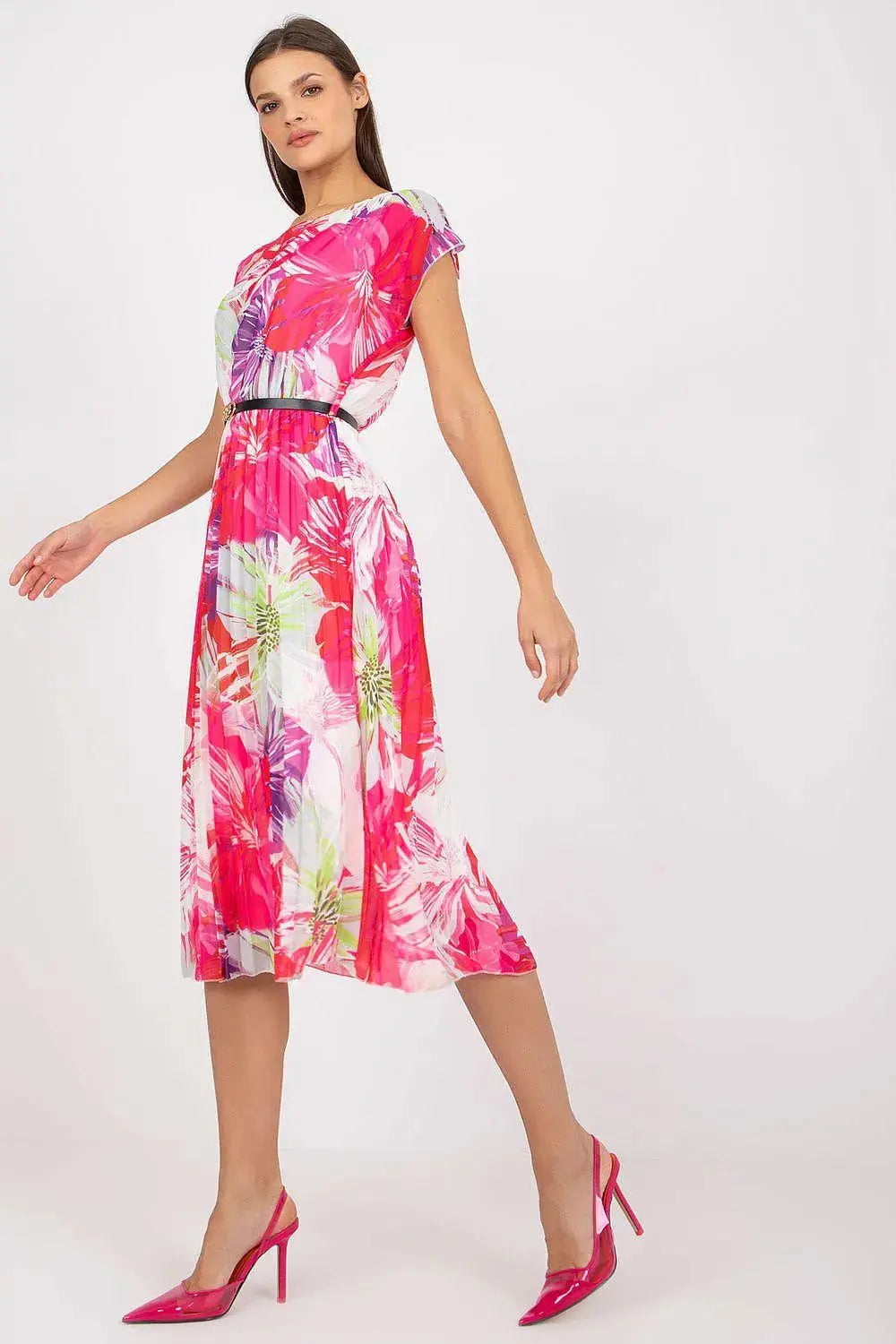 Italy Moda summer dress with short sleeves, round neckline, flared bottom