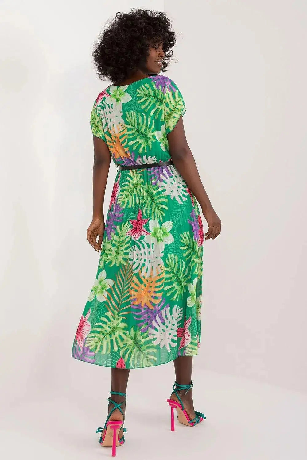 Italy Moda summer dress with short sleeves, round neckline, flared bottom