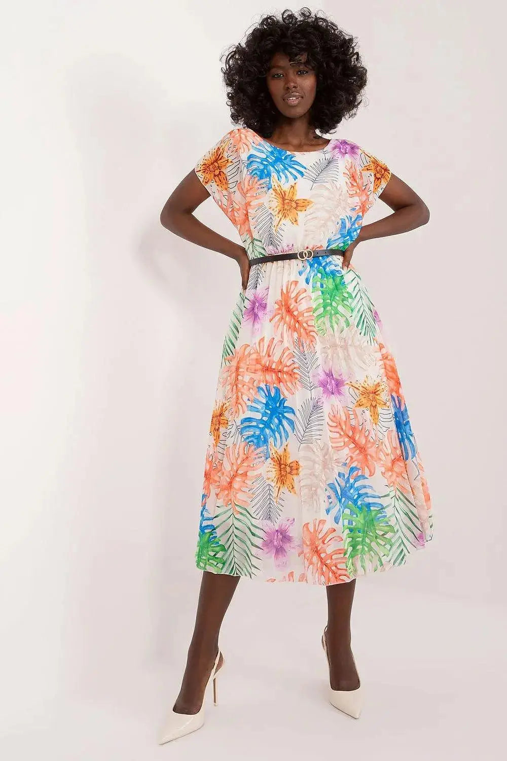 Italy Moda summer dress with short sleeves, round neckline, flared bottom