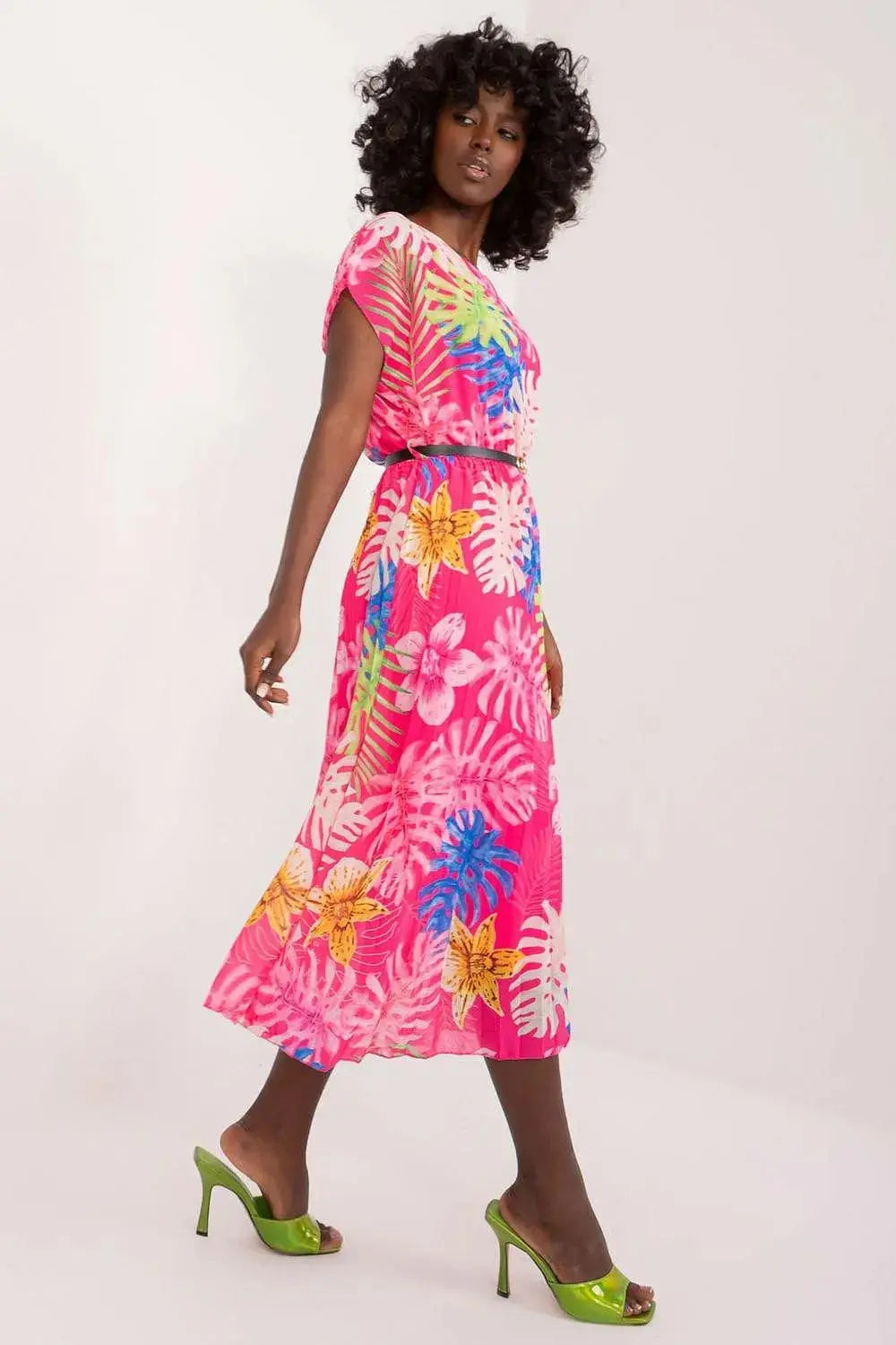 Italy Moda summer dress with short sleeves, round neckline, flared bottom